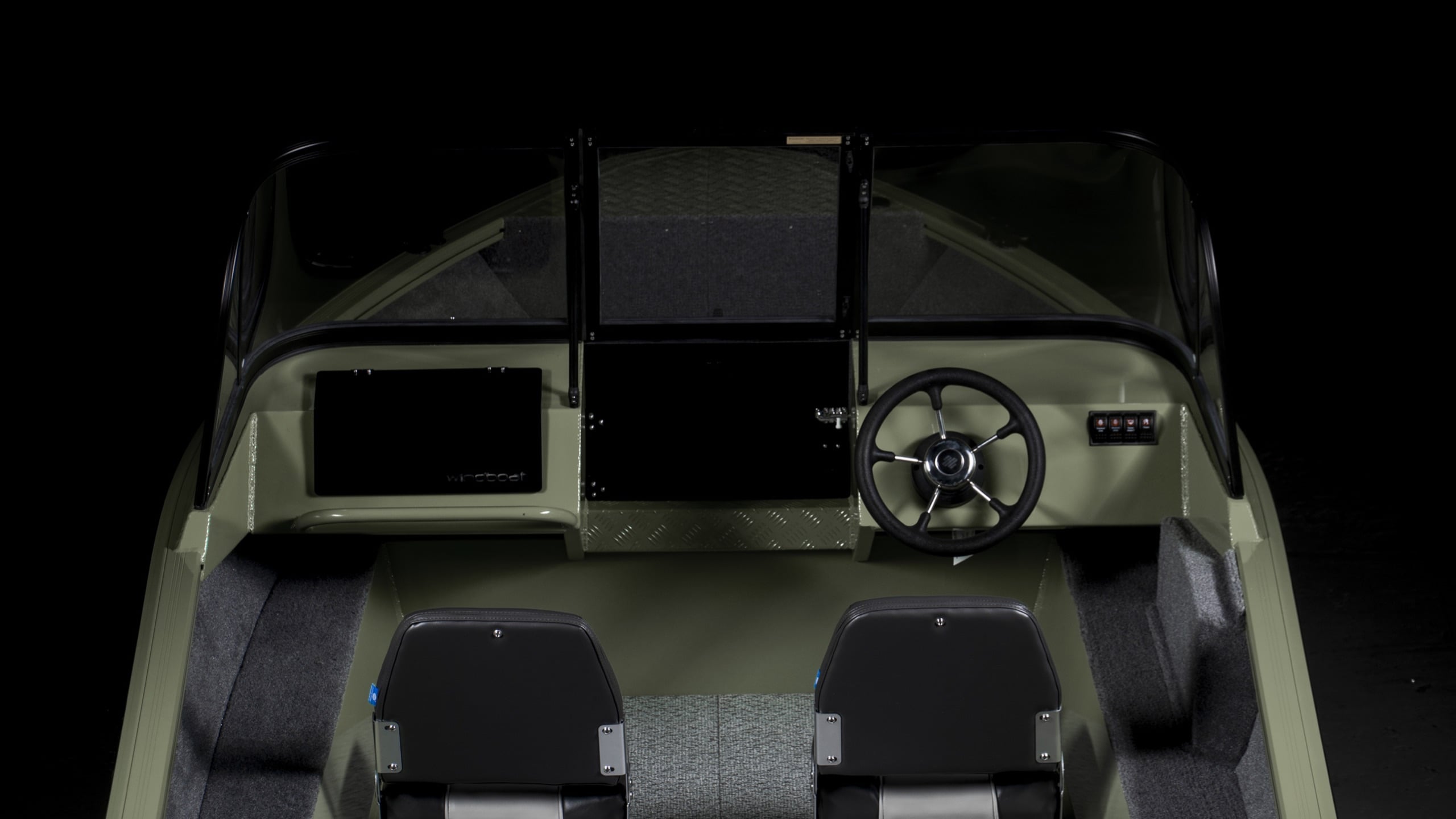 Windboat 4.2 DC Evo — посты управления