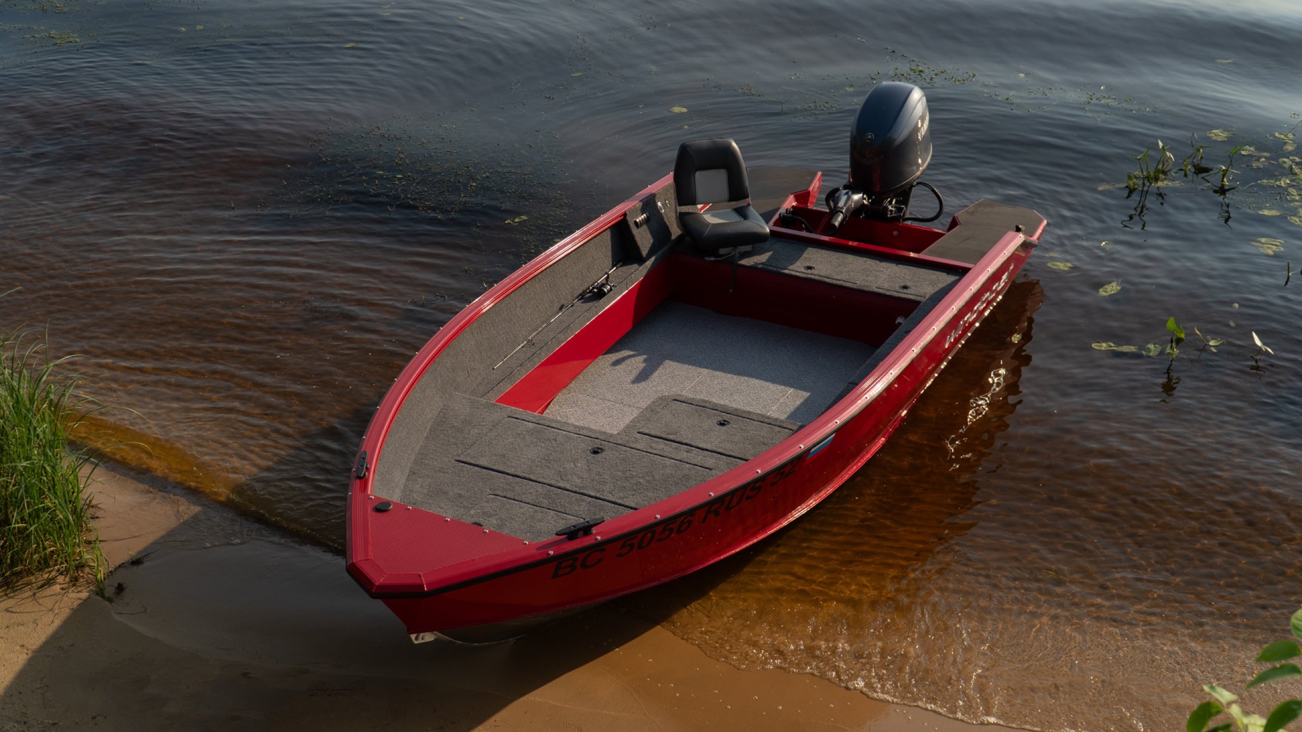 Windboat 4.6 EvoFish на воде