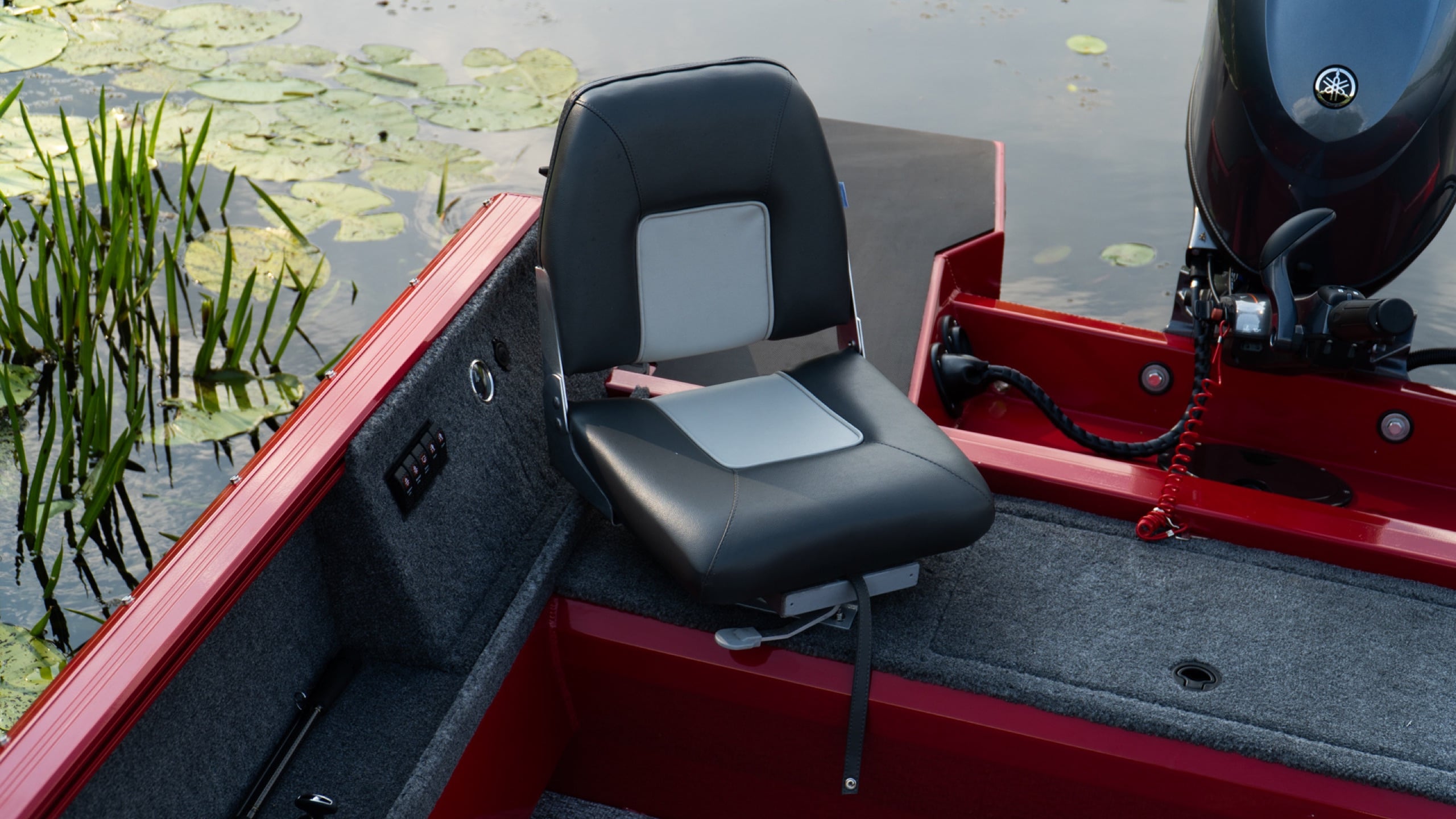 Windboat 4.6 EvoFish — кресло на стойке