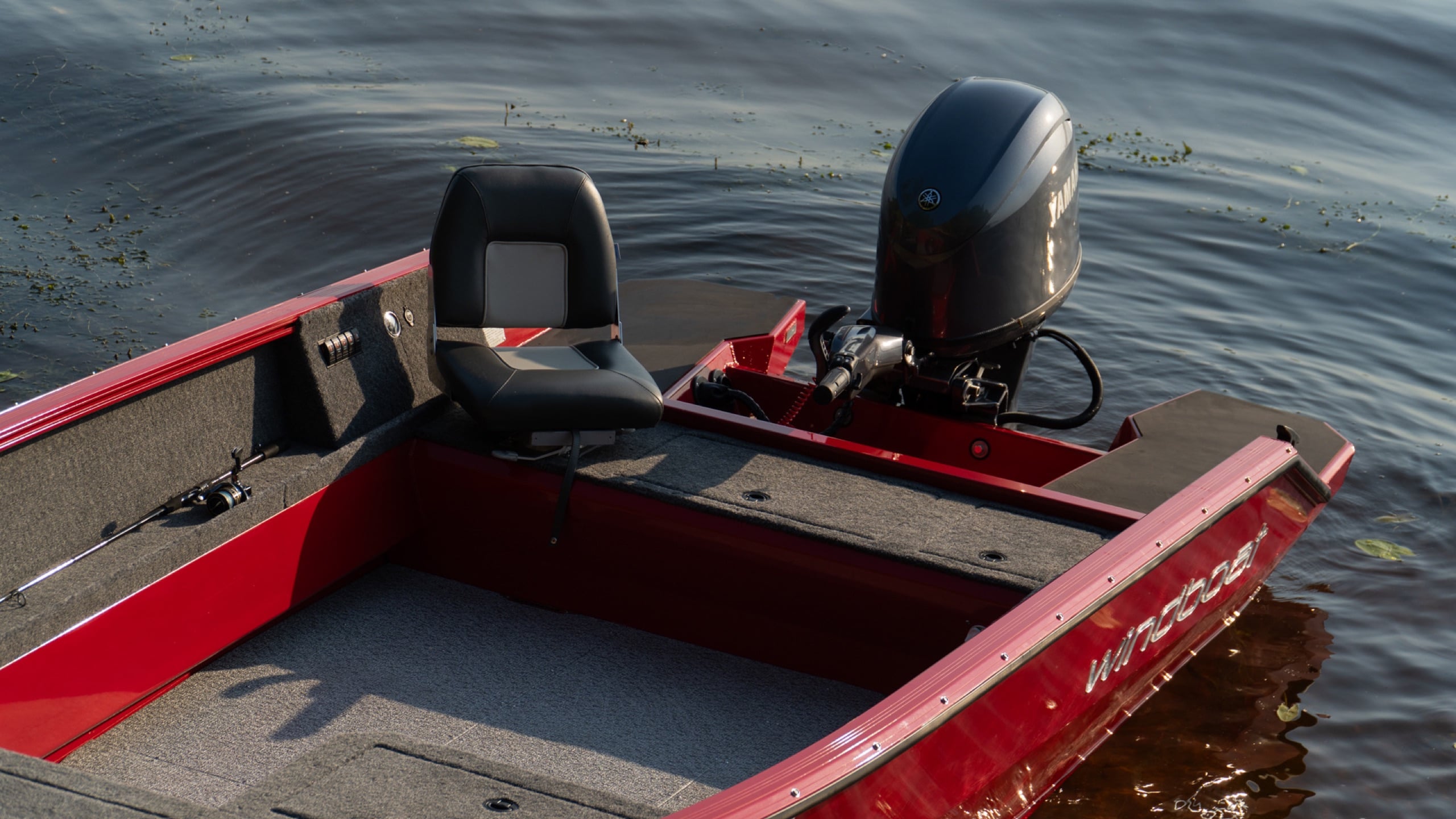 Windboat 4.6 EvoFish на воде