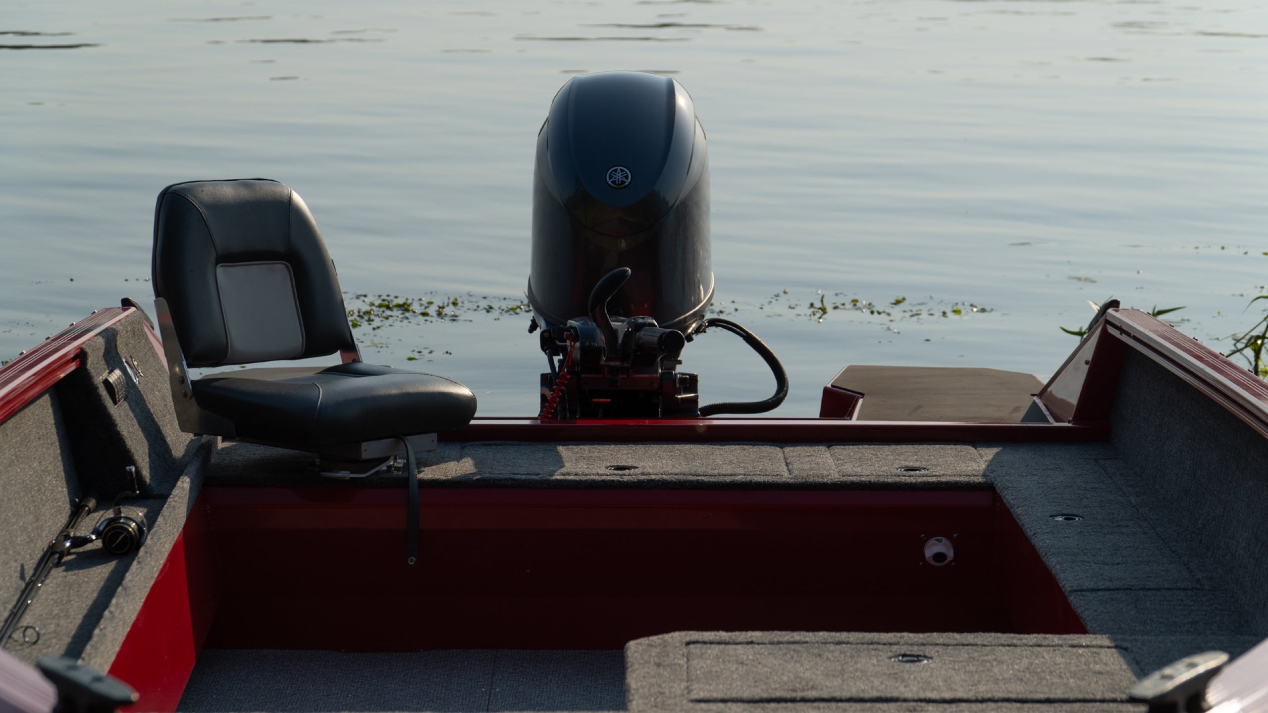 Windboat 4.6 EvoFish на тихой воде