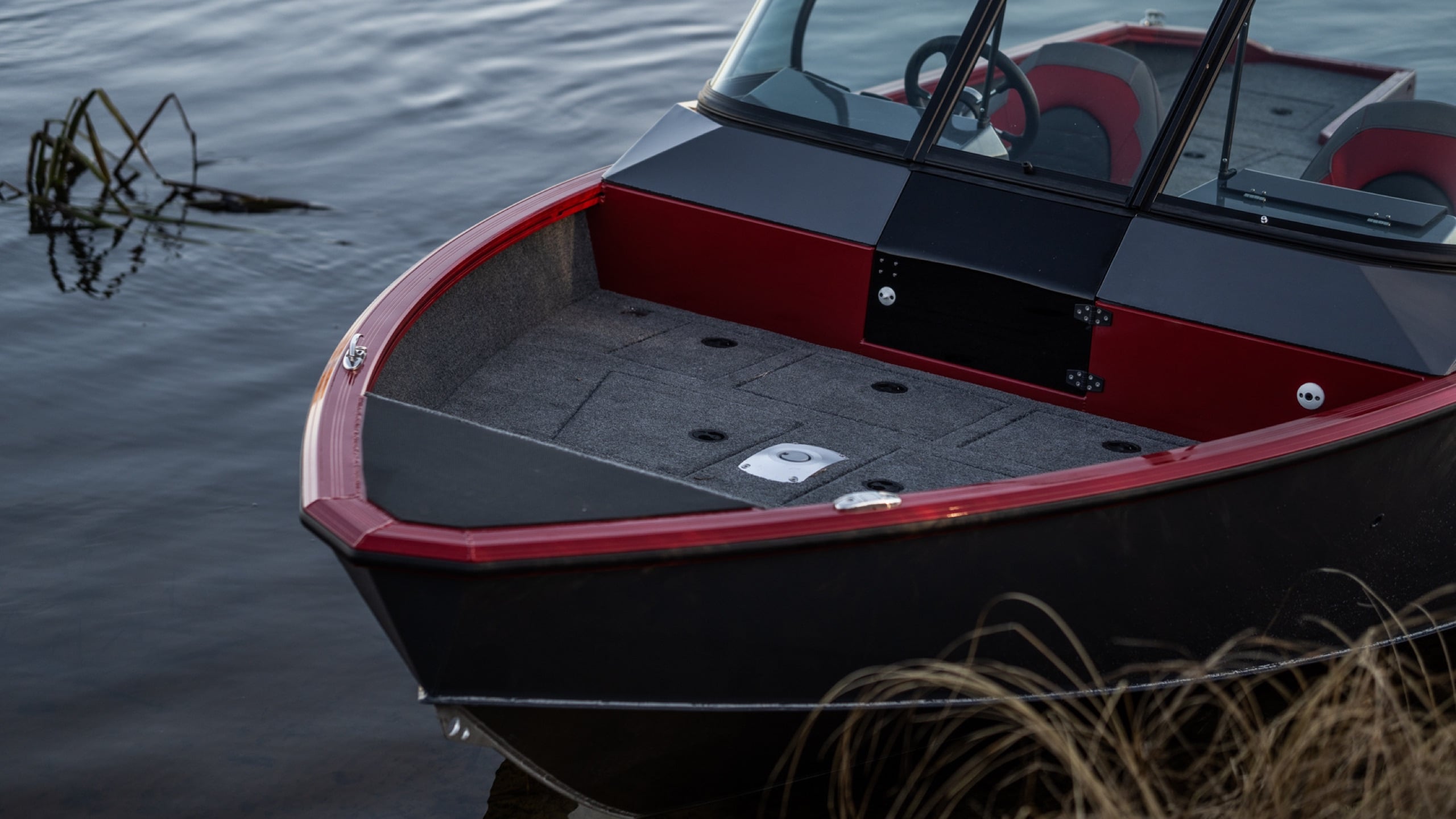 Windboat 4.9 EvoFish — нос сверху