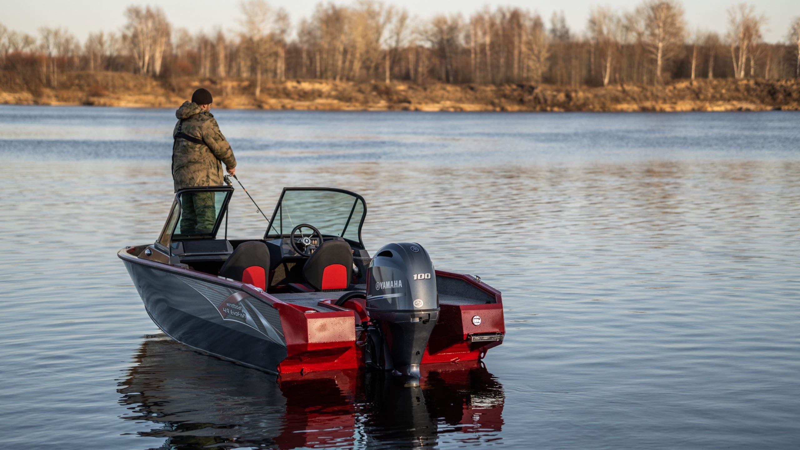 Windboat 4.9 EvoFish — корма сверху