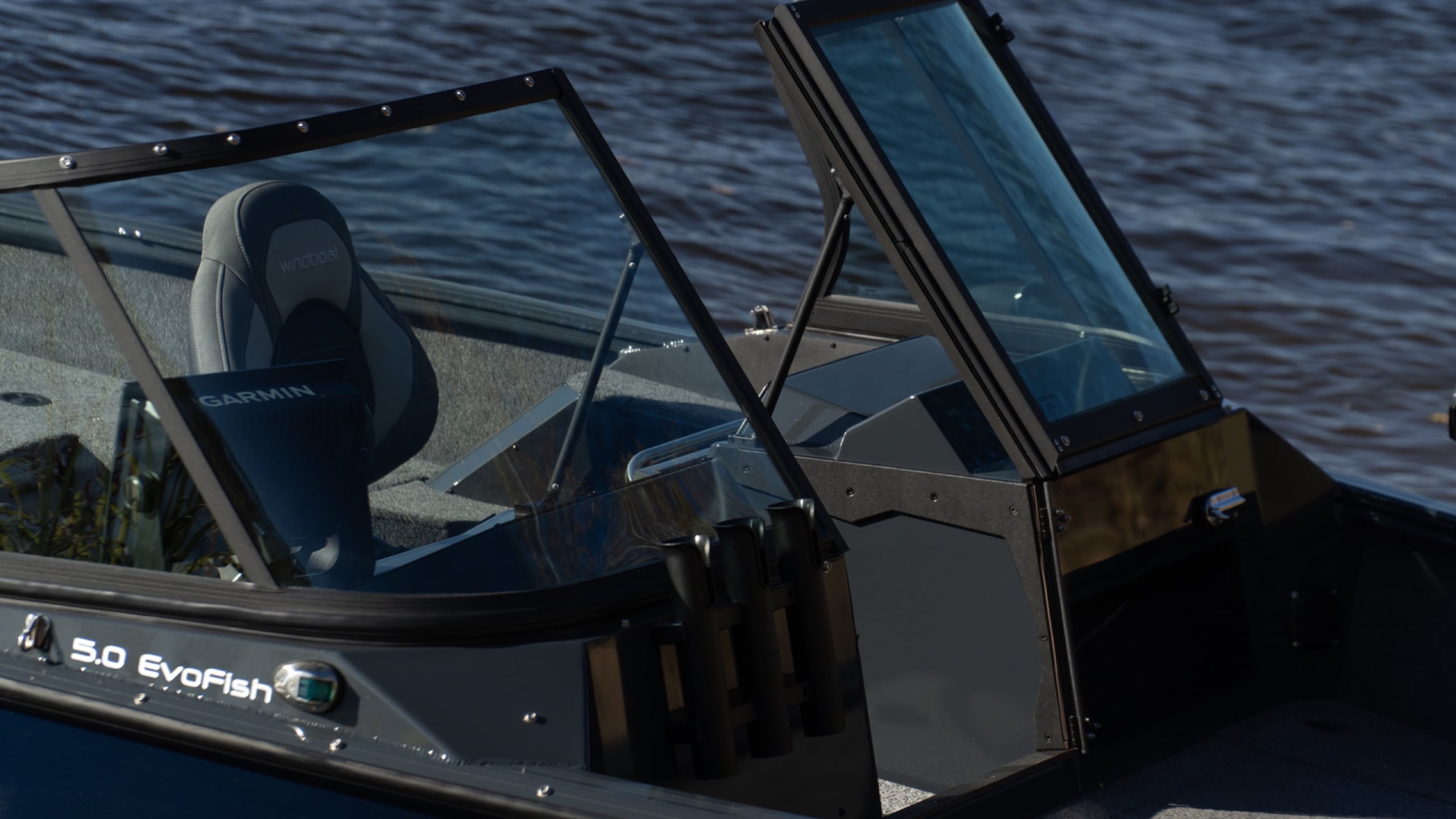 Windboat 5.0 EvoFish — шильдик