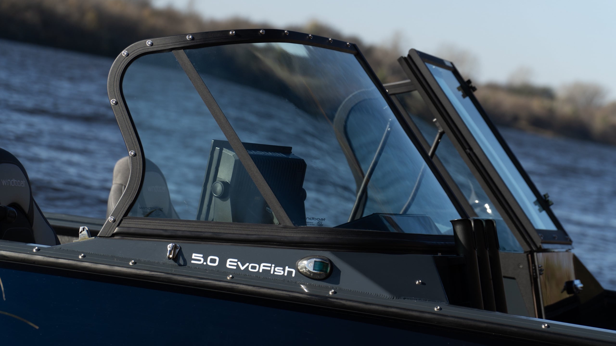 Windboat 5.0 EvoFish — шильдик