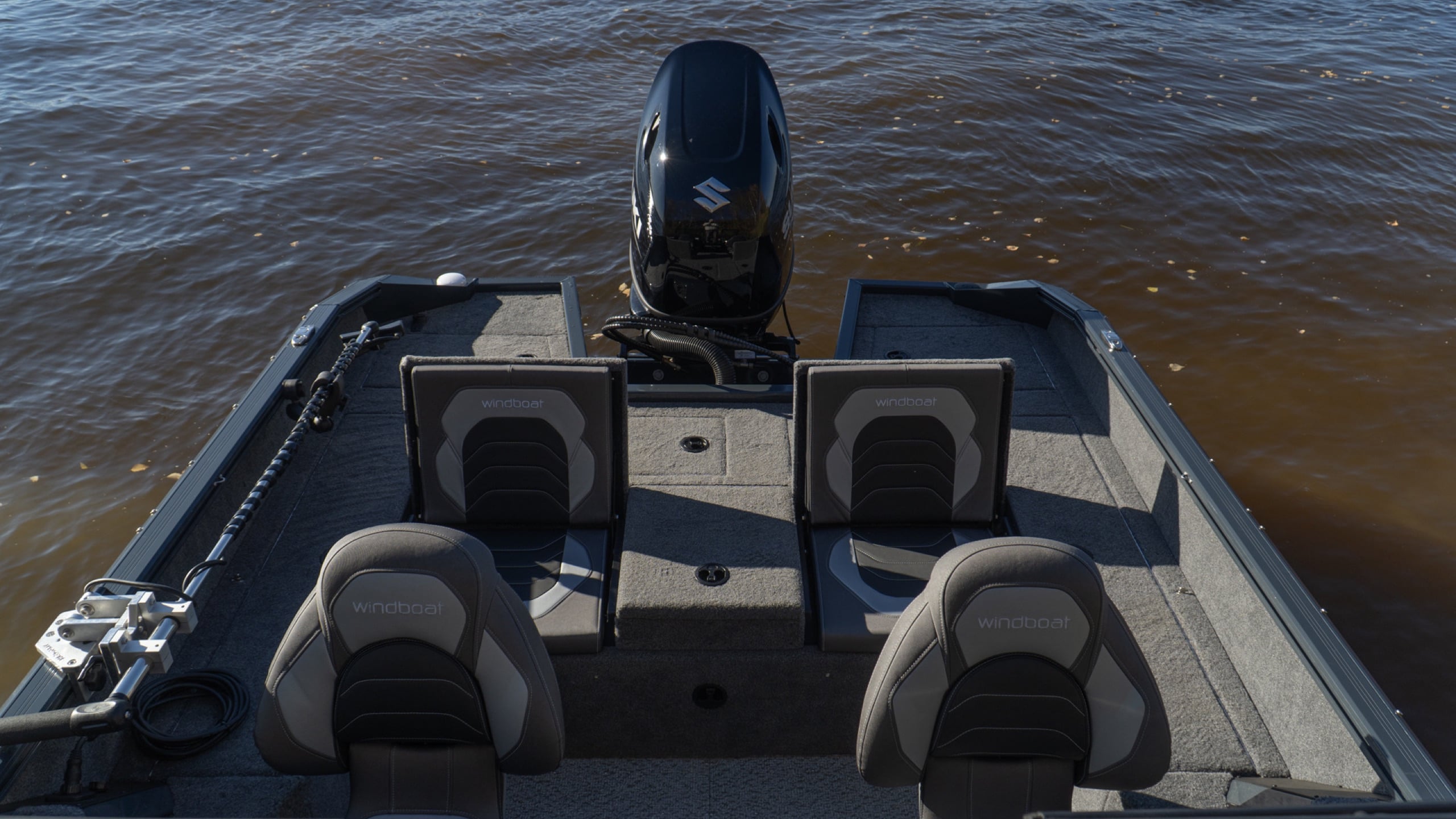 Windboat 5.0 EvoFish — кокпит