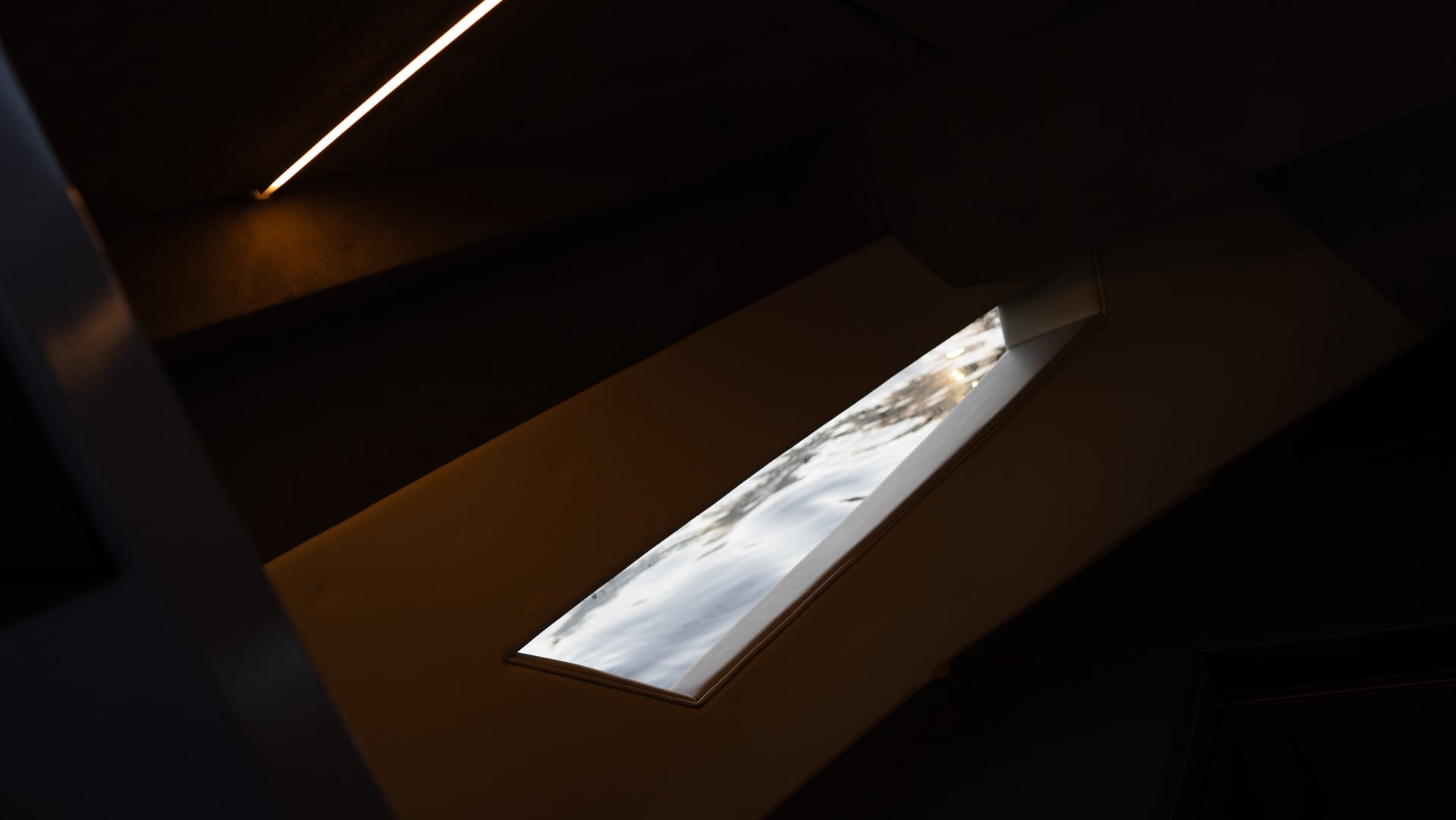 Windboat 7.0 Cabin — свет в каюте