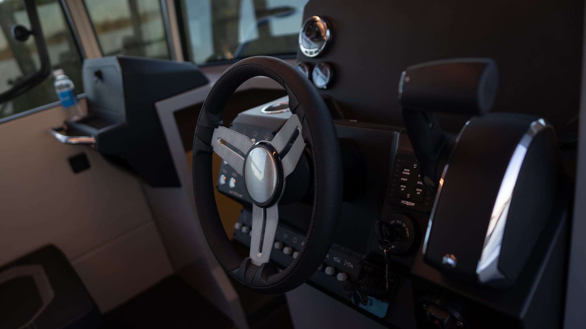 Windboat 7.0 Cabin — приборная панель