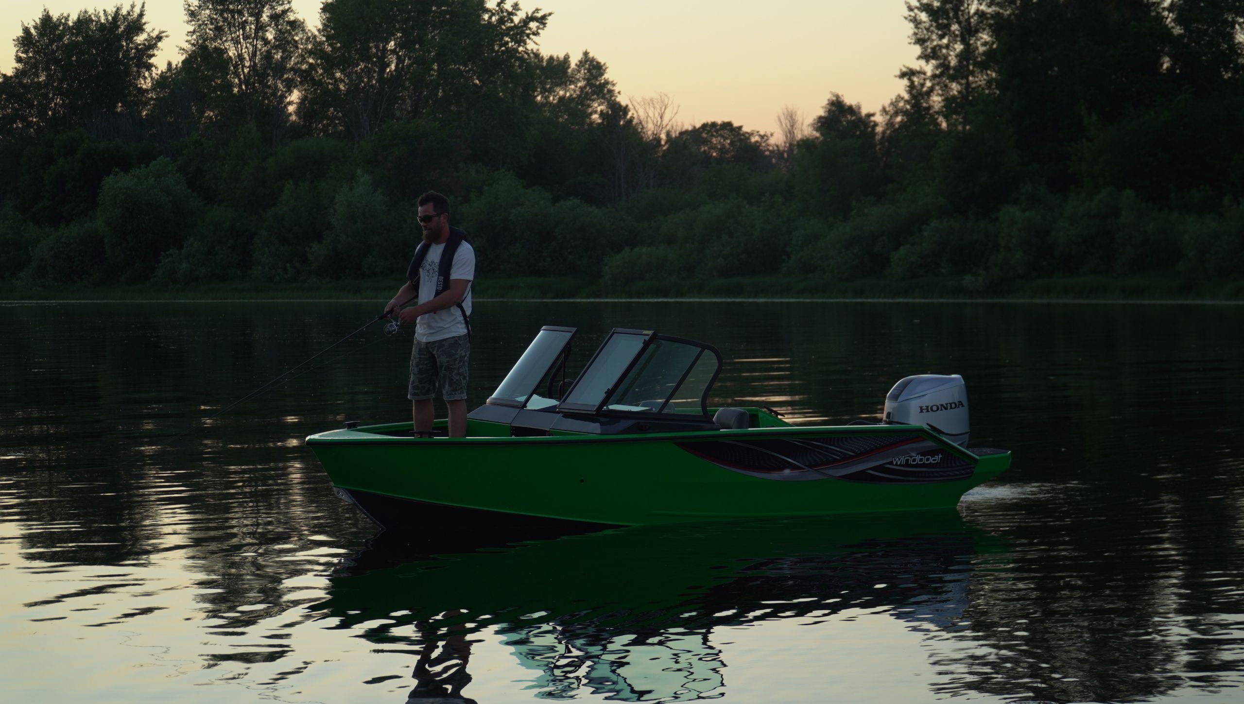 Windboat 4.6 DC EvoFish в оливковом цвете