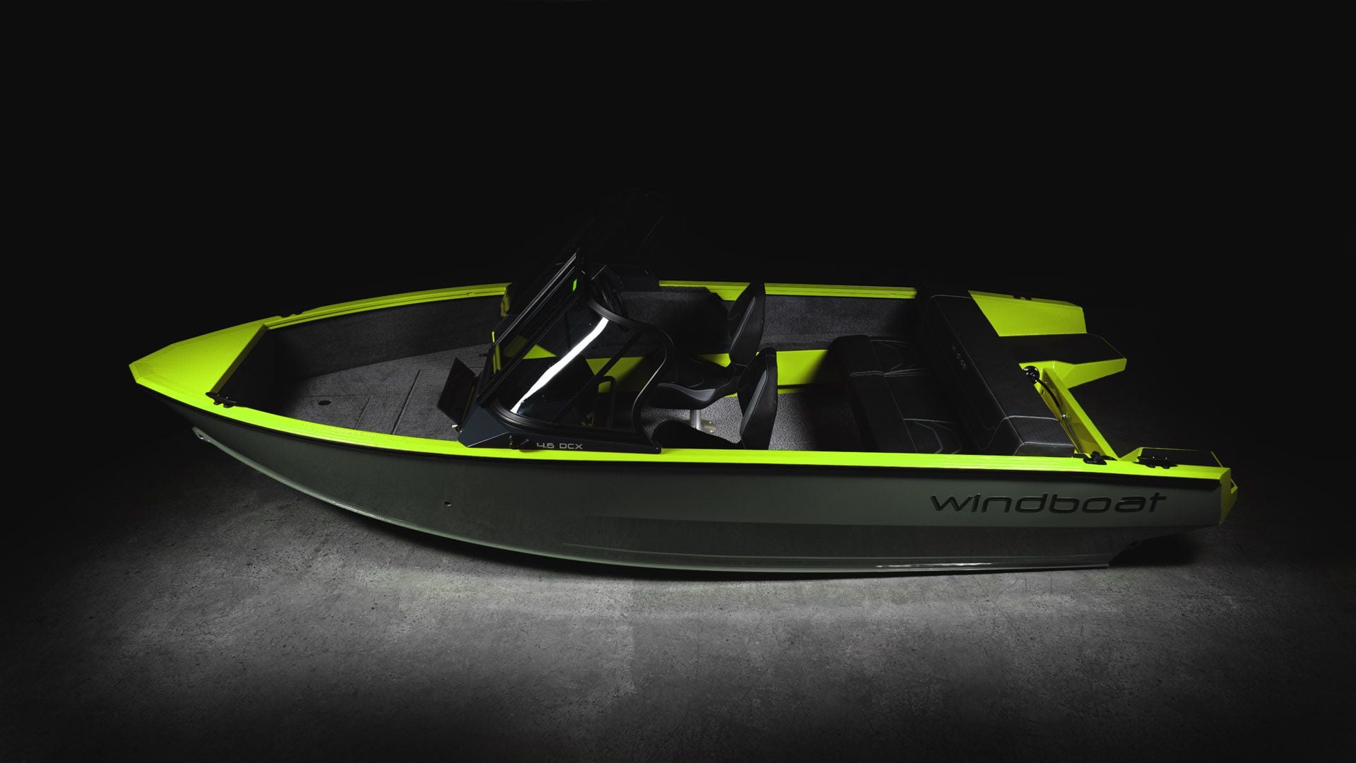 Windboat 4.6 DCX — кормовая часть