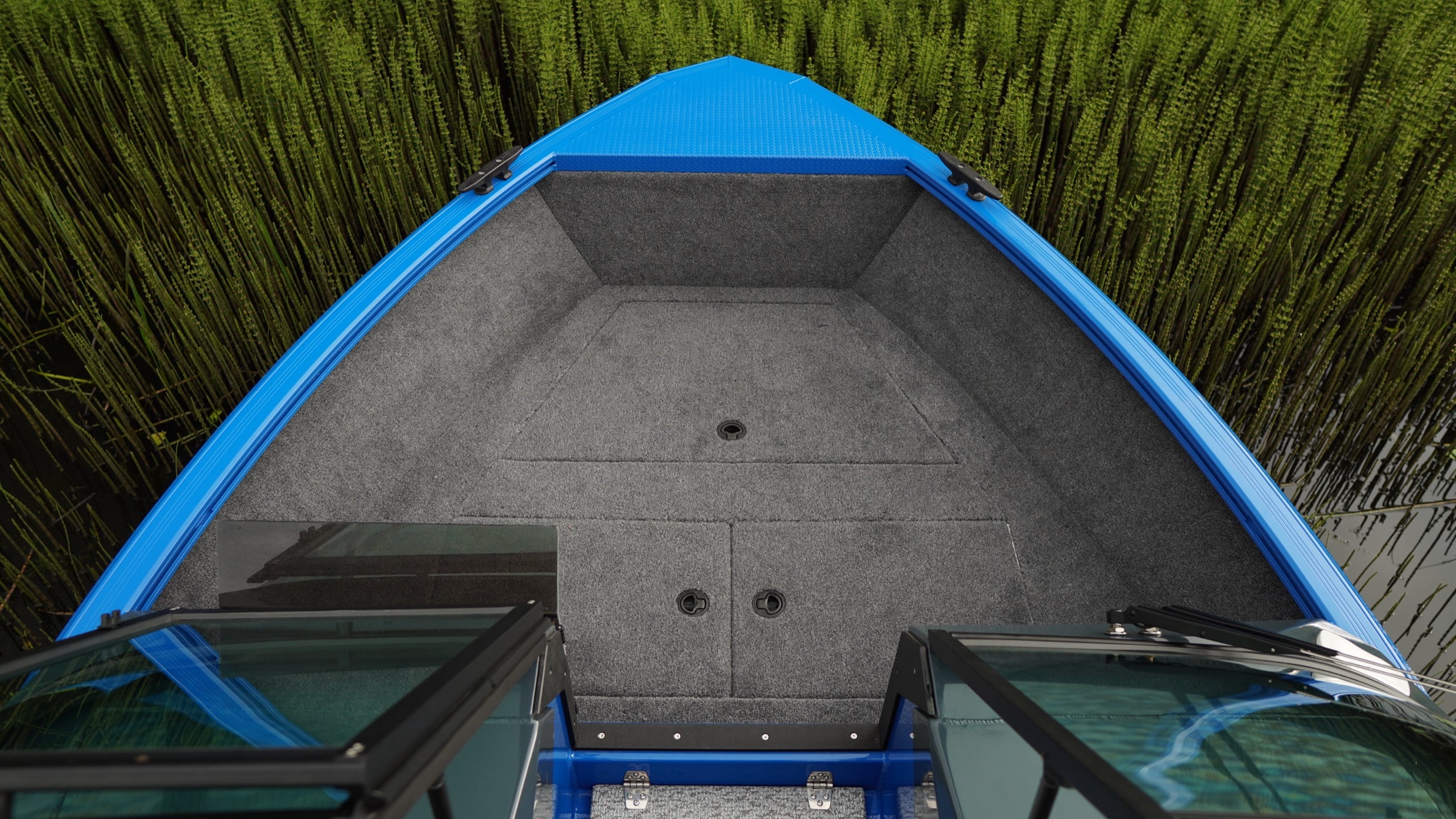 Windboat 4.6 DCX крупным планом