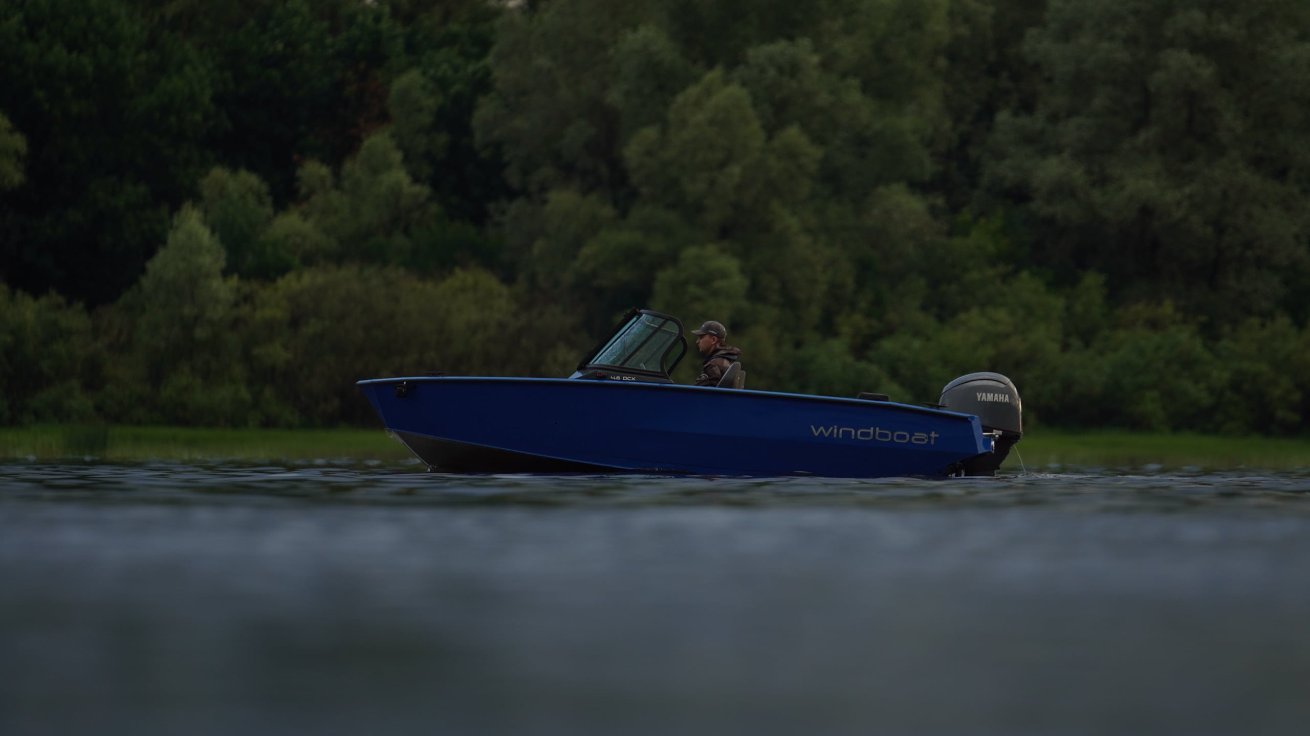Windboat 4.6 DCX на воде
