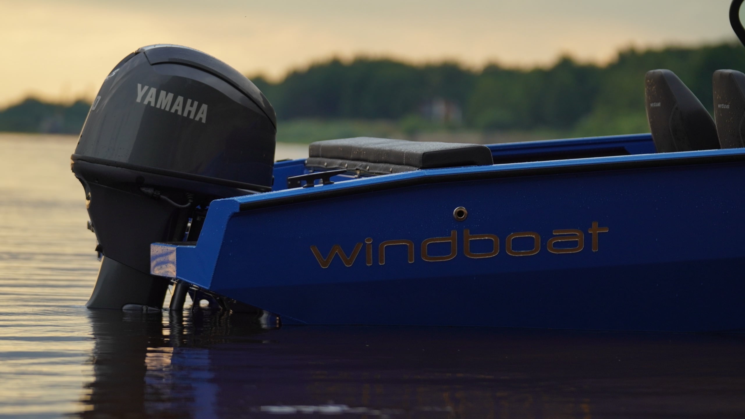 Windboat 4.6 DCX на воде
