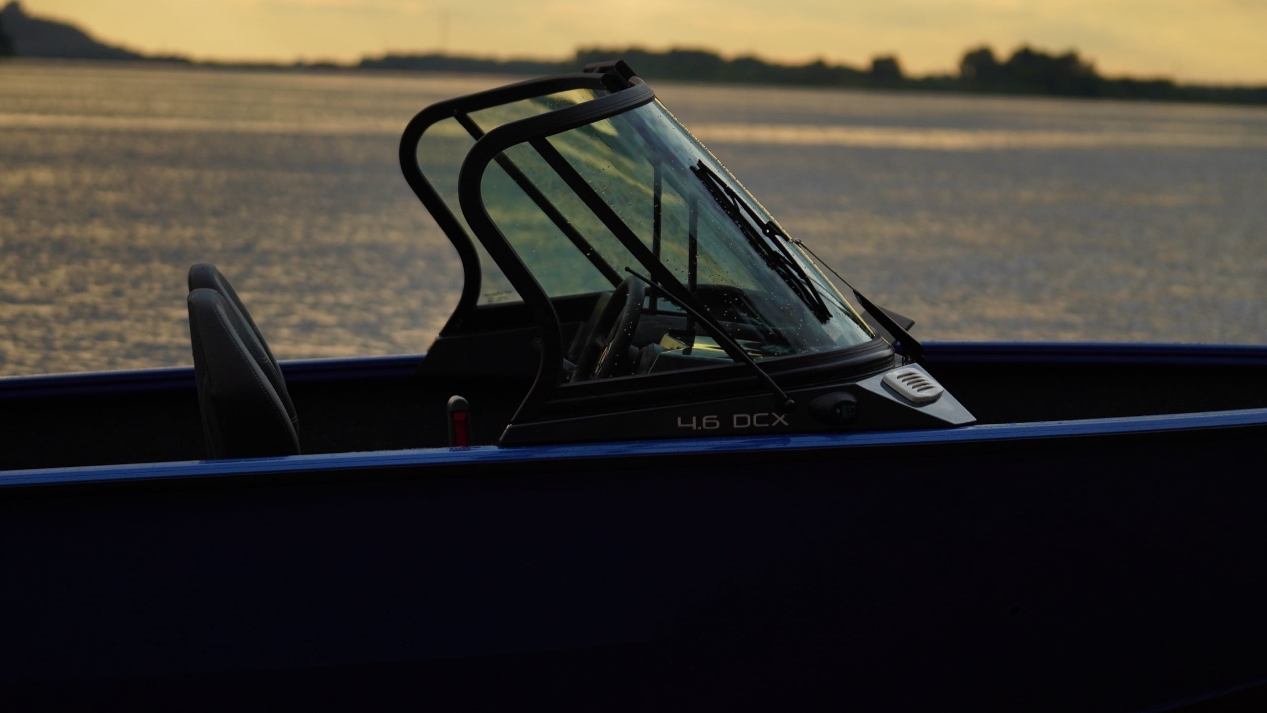 Windboat 4.6 DCX на воде