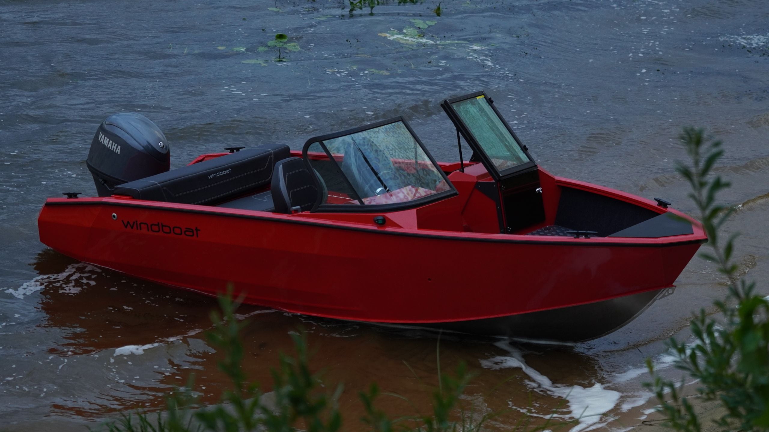 Windboat 4.6 DCX Air — линии борта
