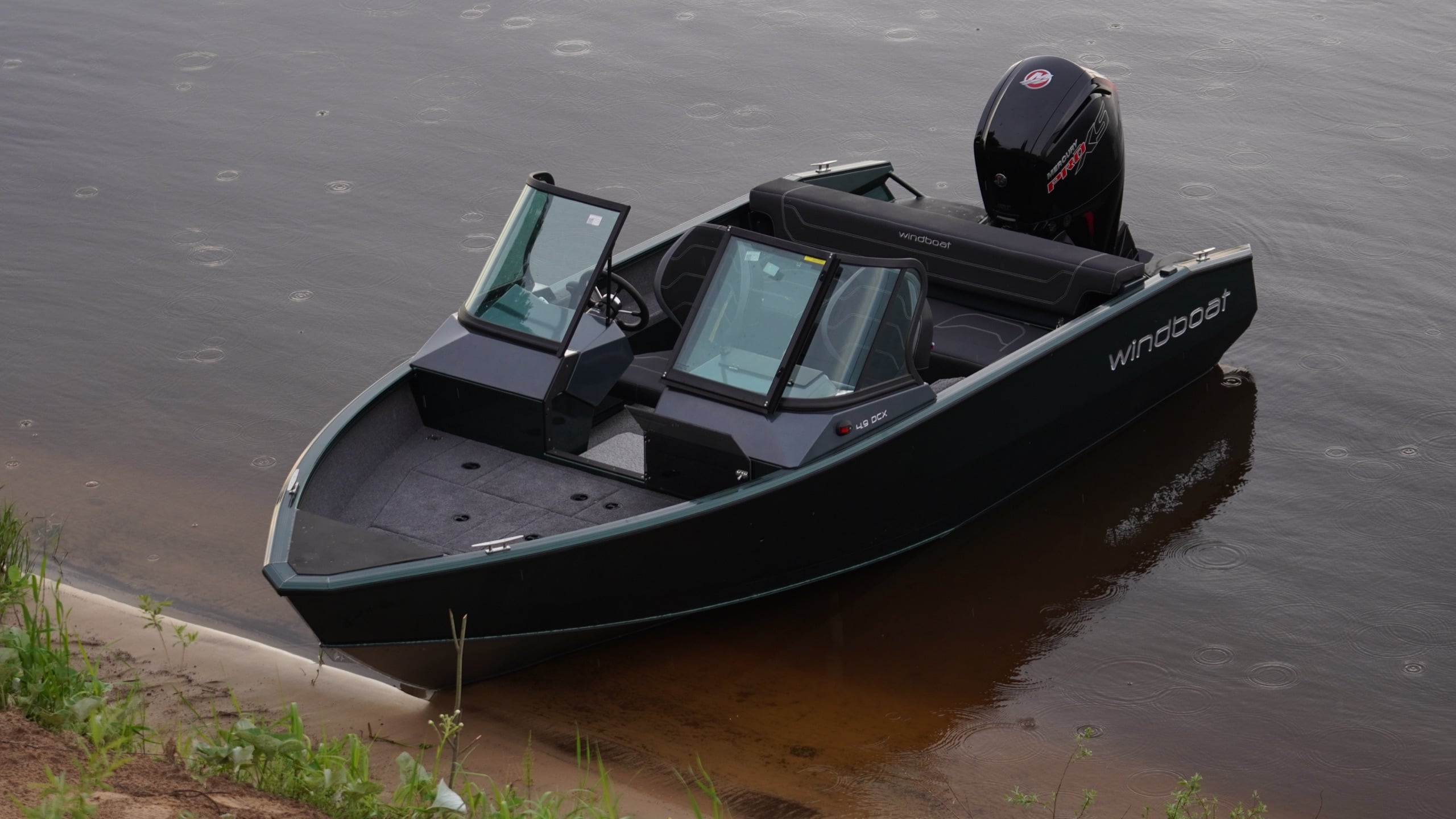 Windboat 4.9 DCX — вид с носа