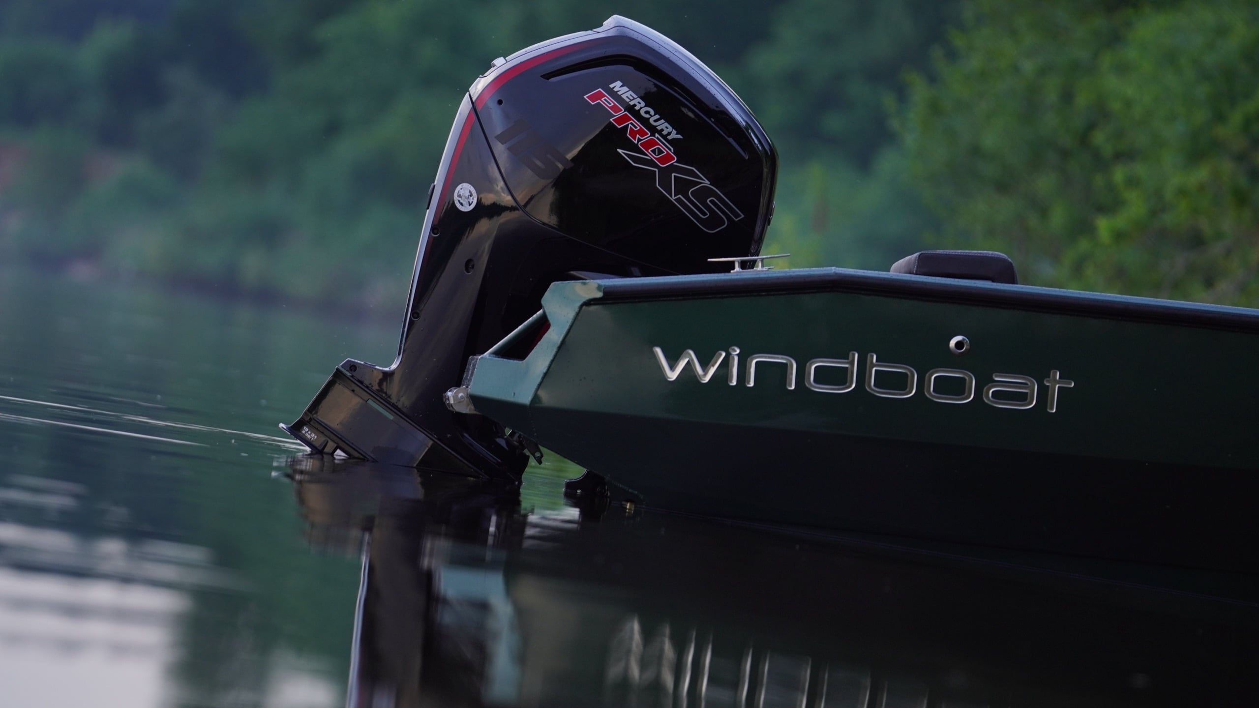 Windboat 4.9 DCX на воде