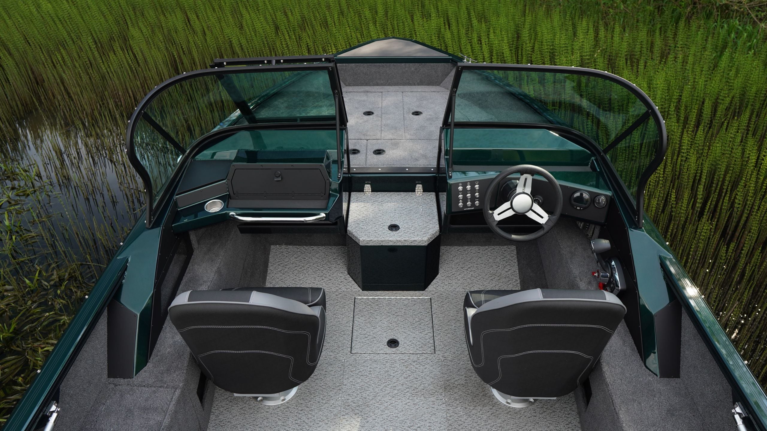 Кокпит Windboat 6.0 DCX