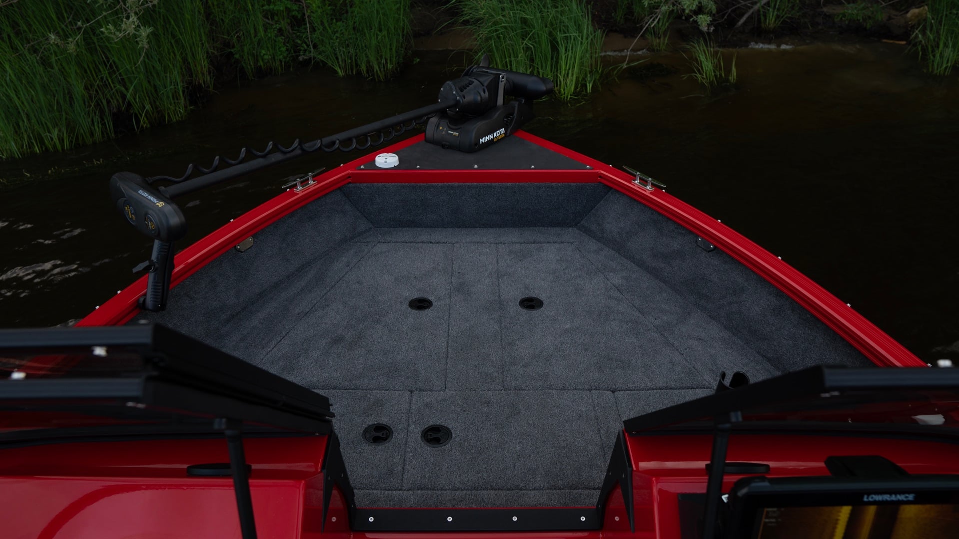 Кокпит Windboat 6.0 DCX со столом