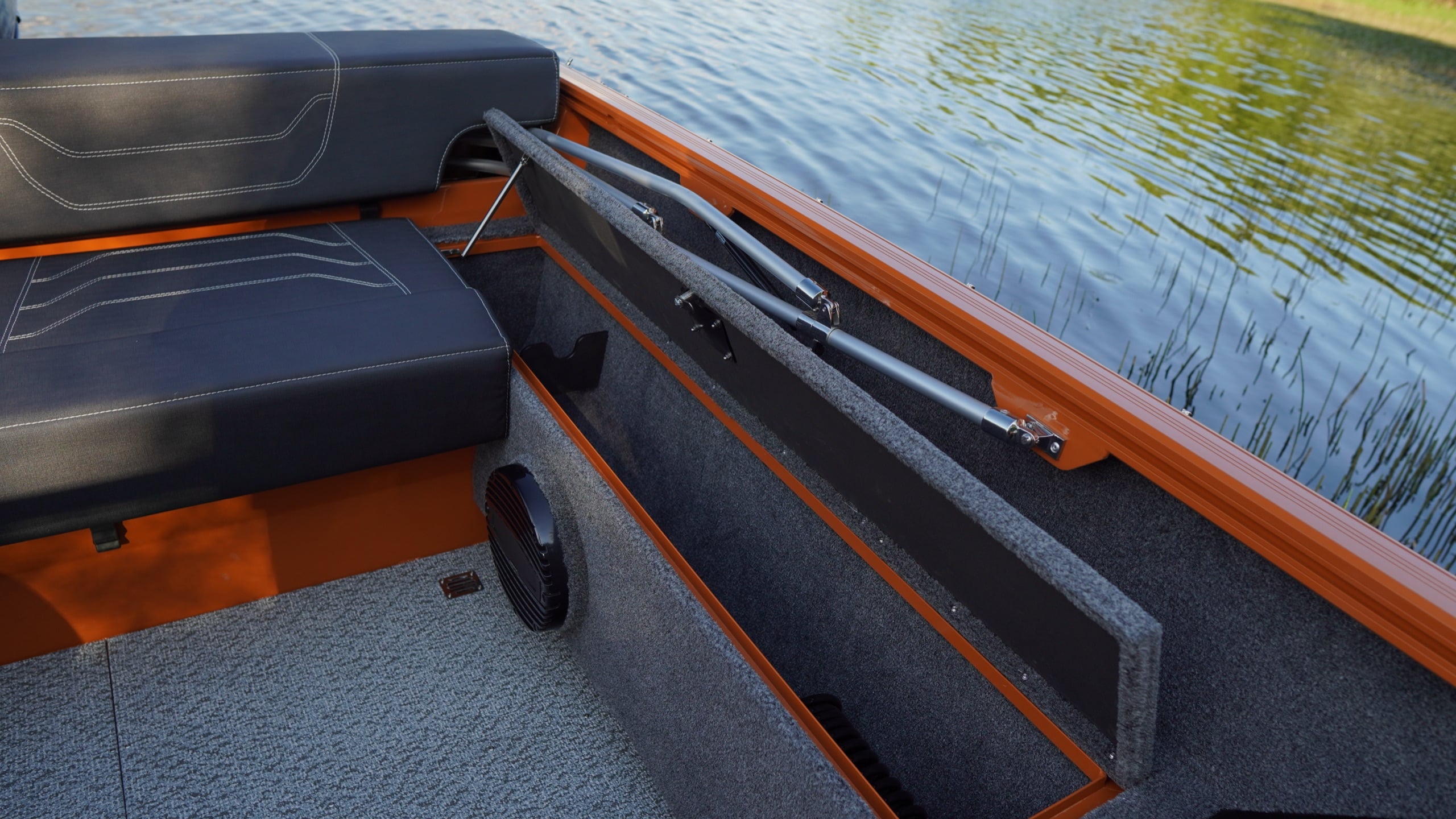 Windboat 6.0 DCX крупным планом
