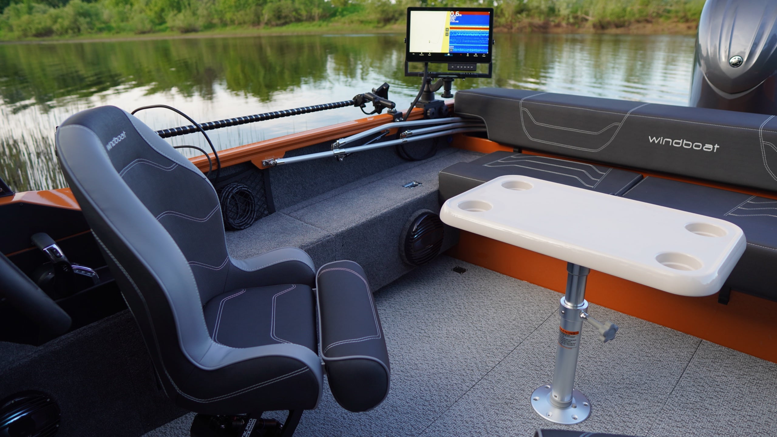 Windboat 6.0 DCX на ходу