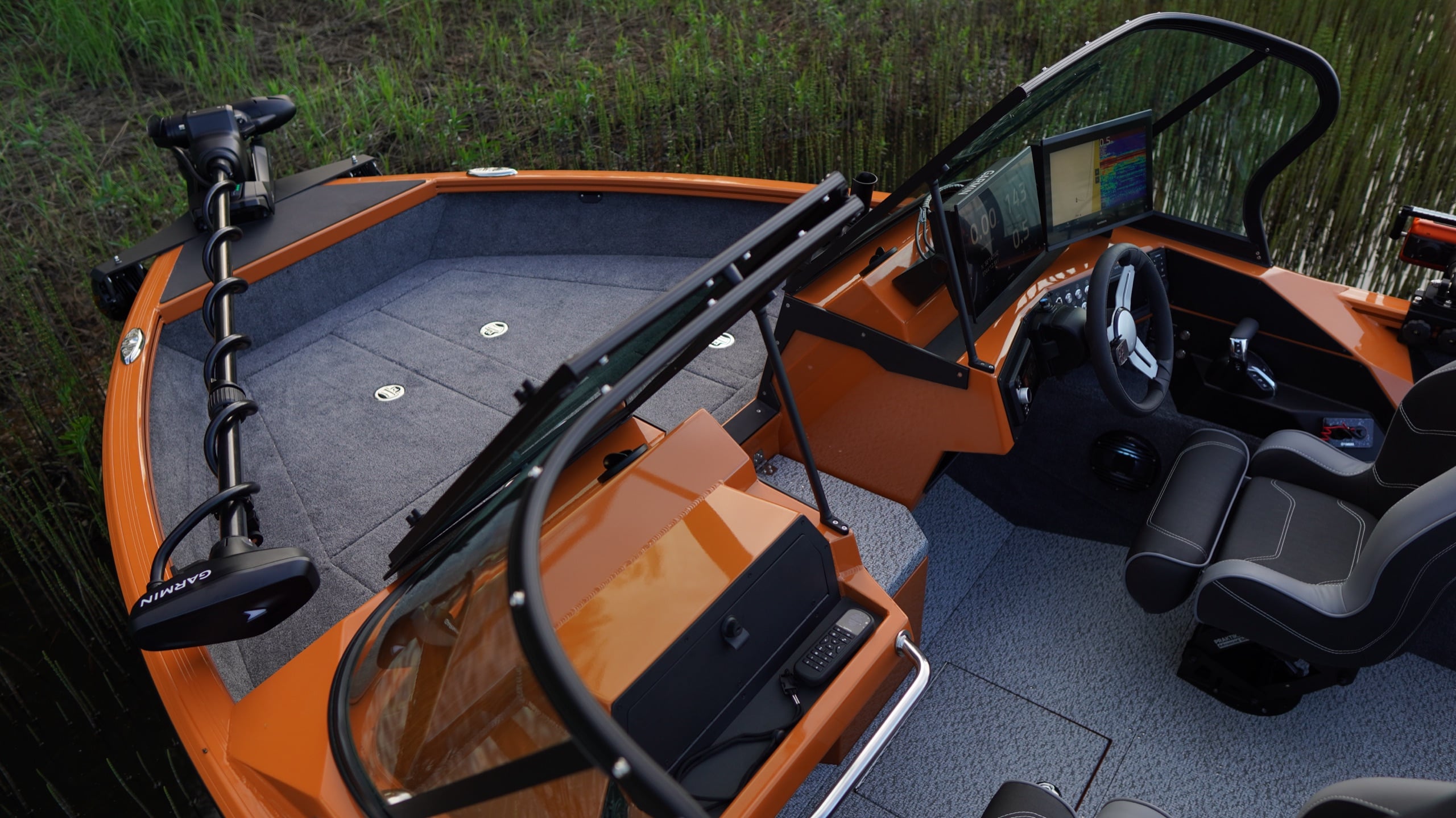 Windboat 6.0 DCX — живая съёмка на воде