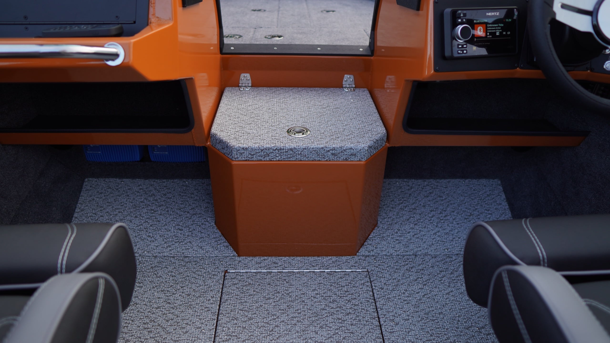 Windboat 6.0 DCX крупным планом