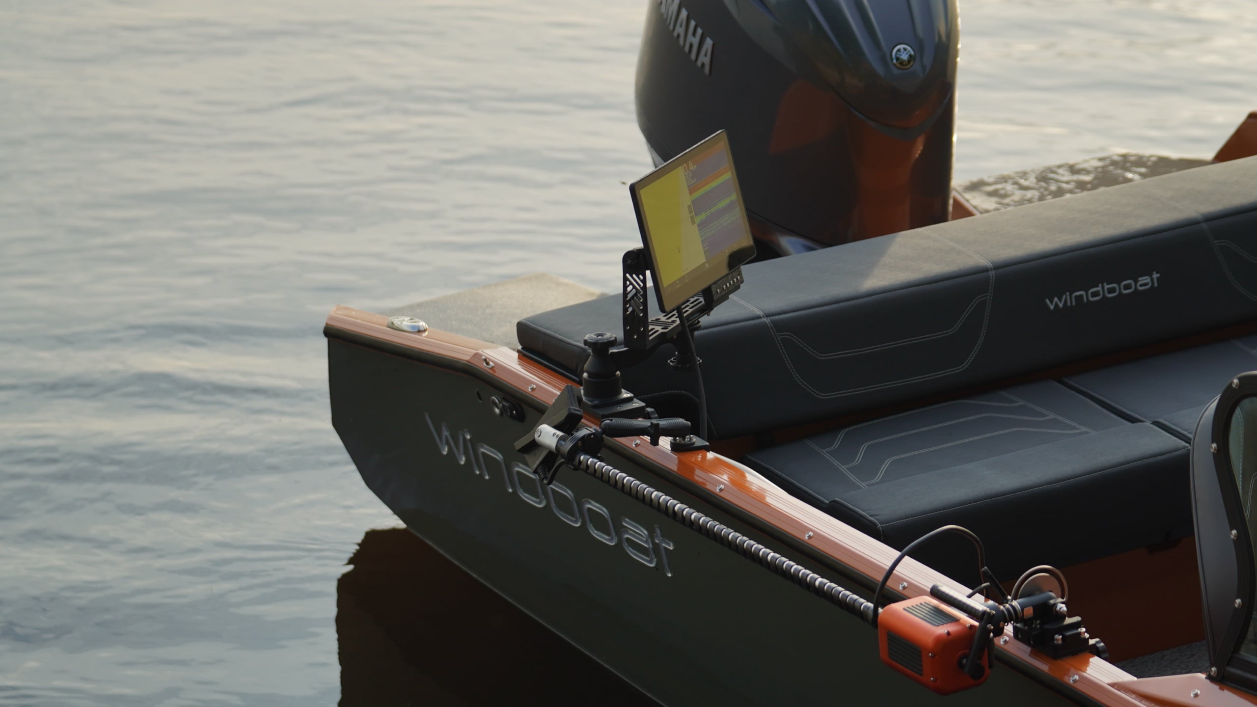 Windboat 6.0 DCX — фото с воды
