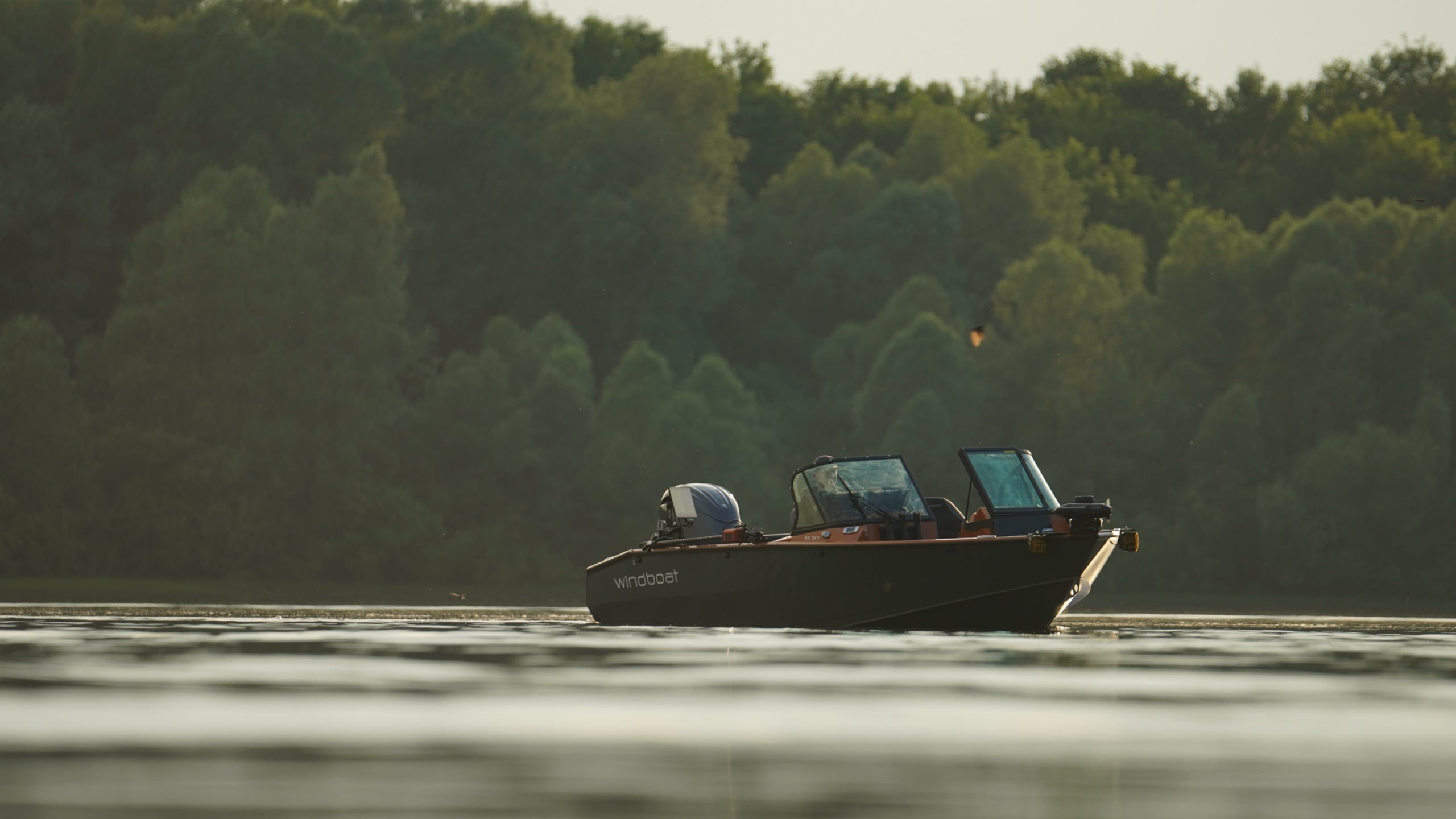 Windboat 6.0 DCX на ходу