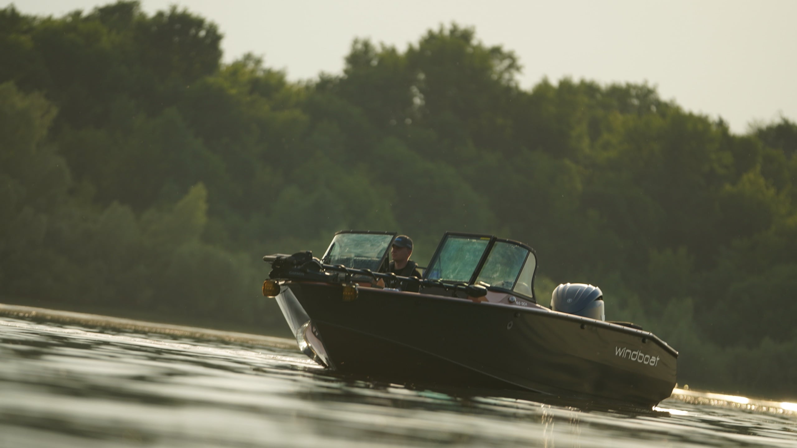 Windboat 6.0 DCX — фото с воды