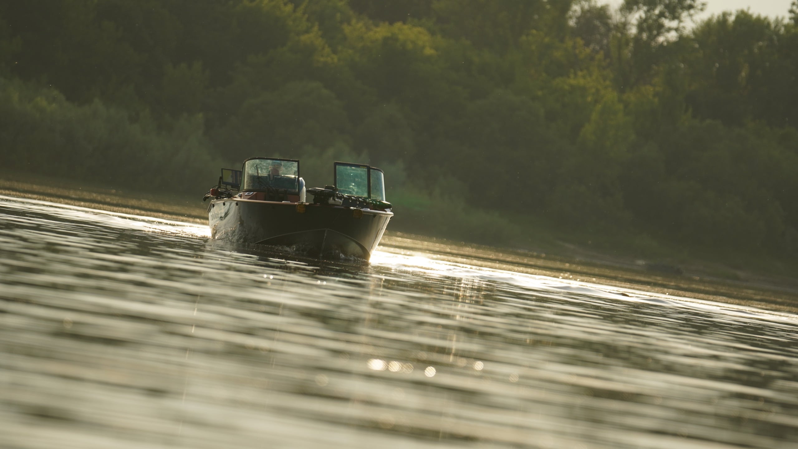 Windboat 6.0 DCX — детали на воде
