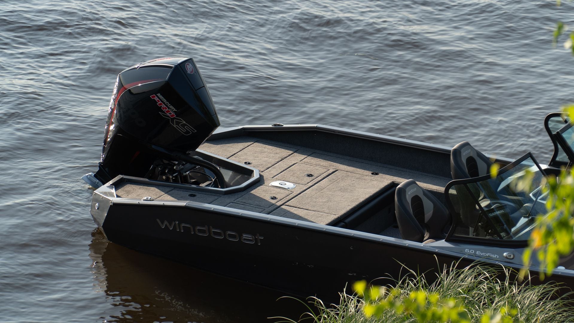 Windboat 6.0 EvoFish — осенняя вода