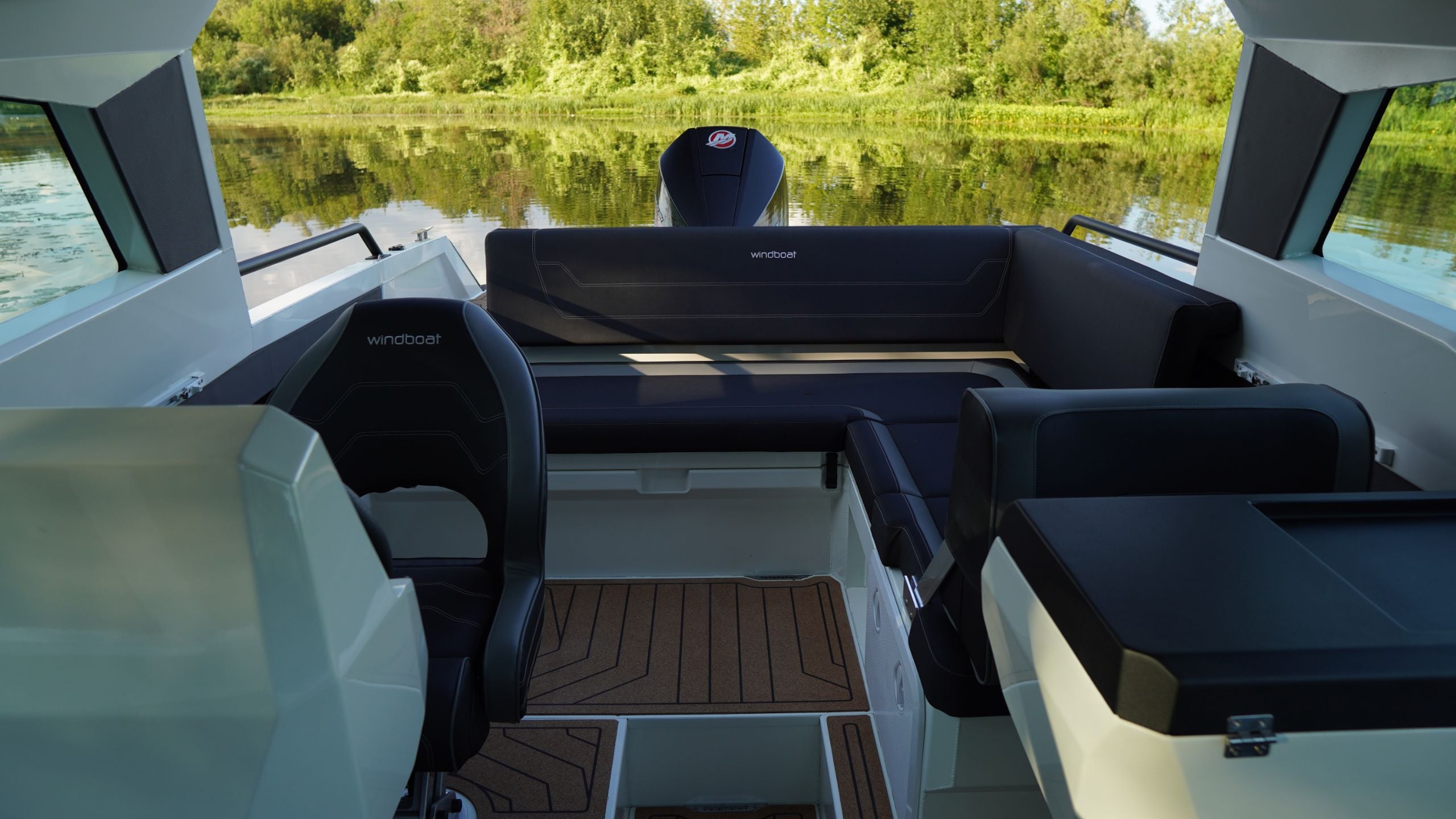 Кормовой кокпит Windboat 6.3 HT