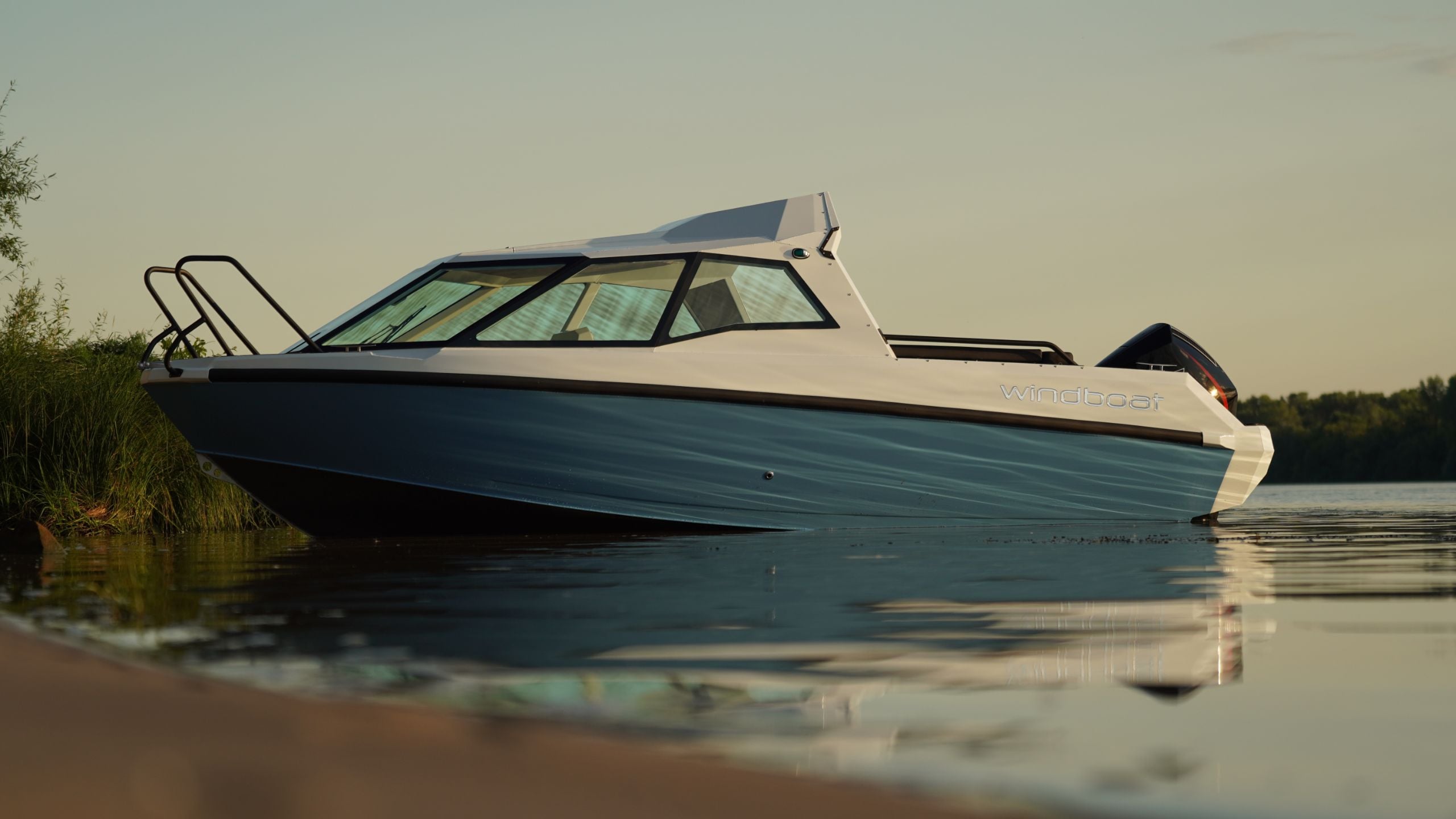 Windboat 6.3 HT на воде
