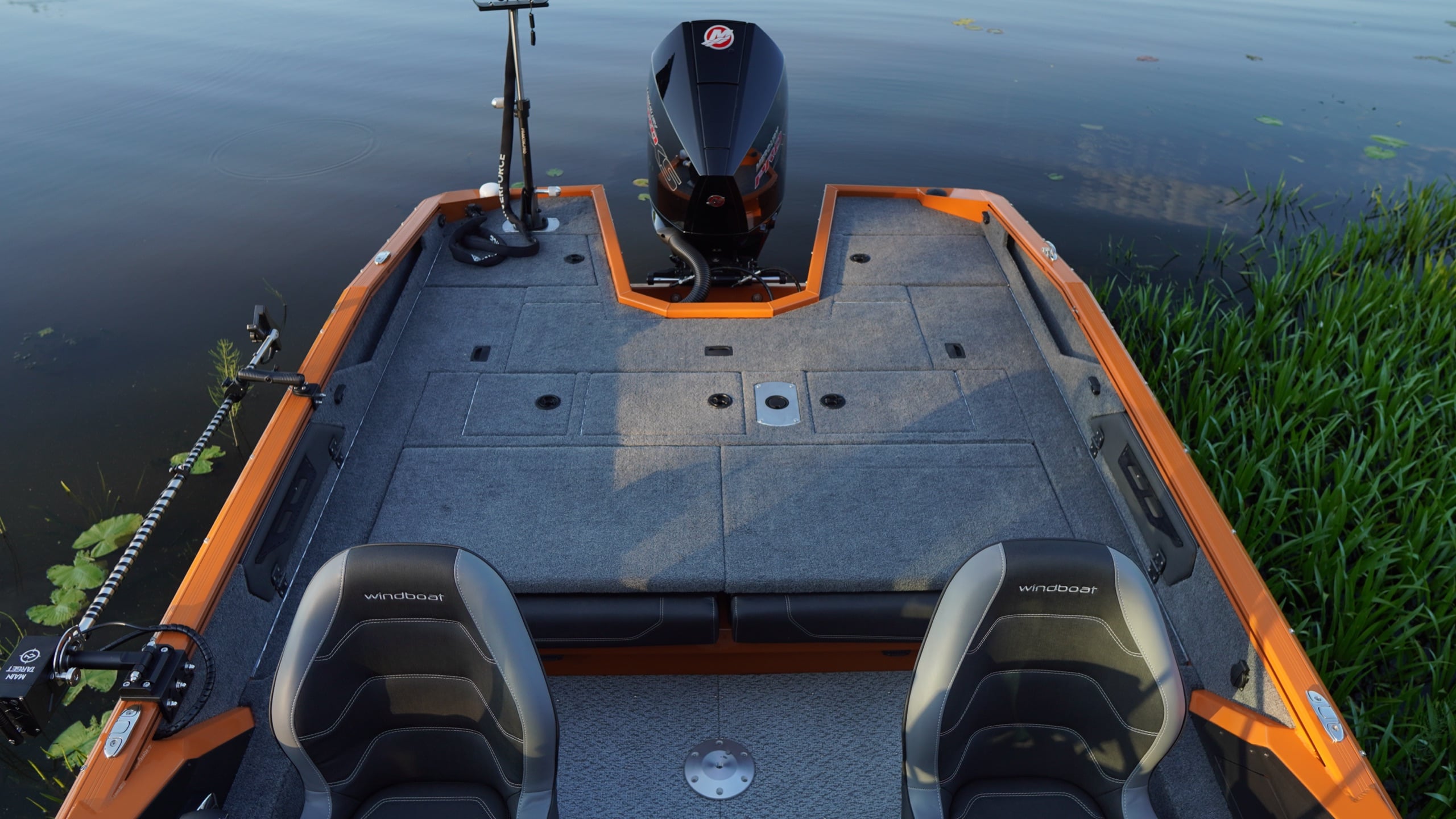 Windboat 6.5 EvoFish на воде