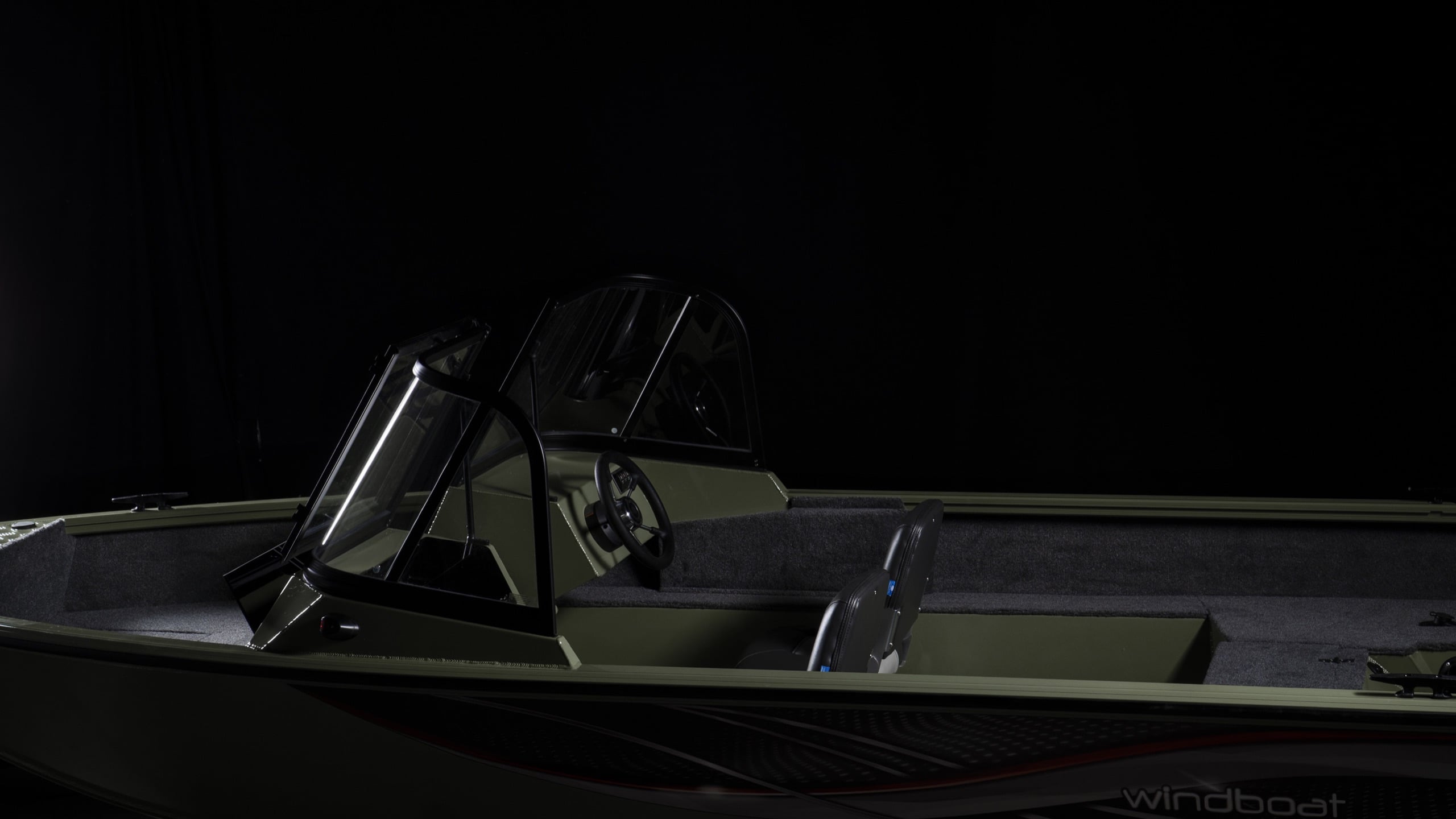 Windboat 4.2 DC Evo — вид сбоку