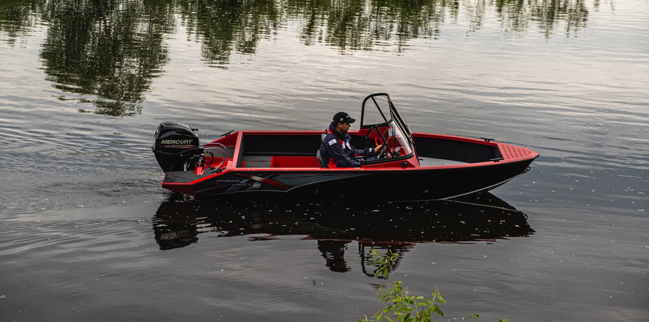 Windboat 4.5 DCX на воде