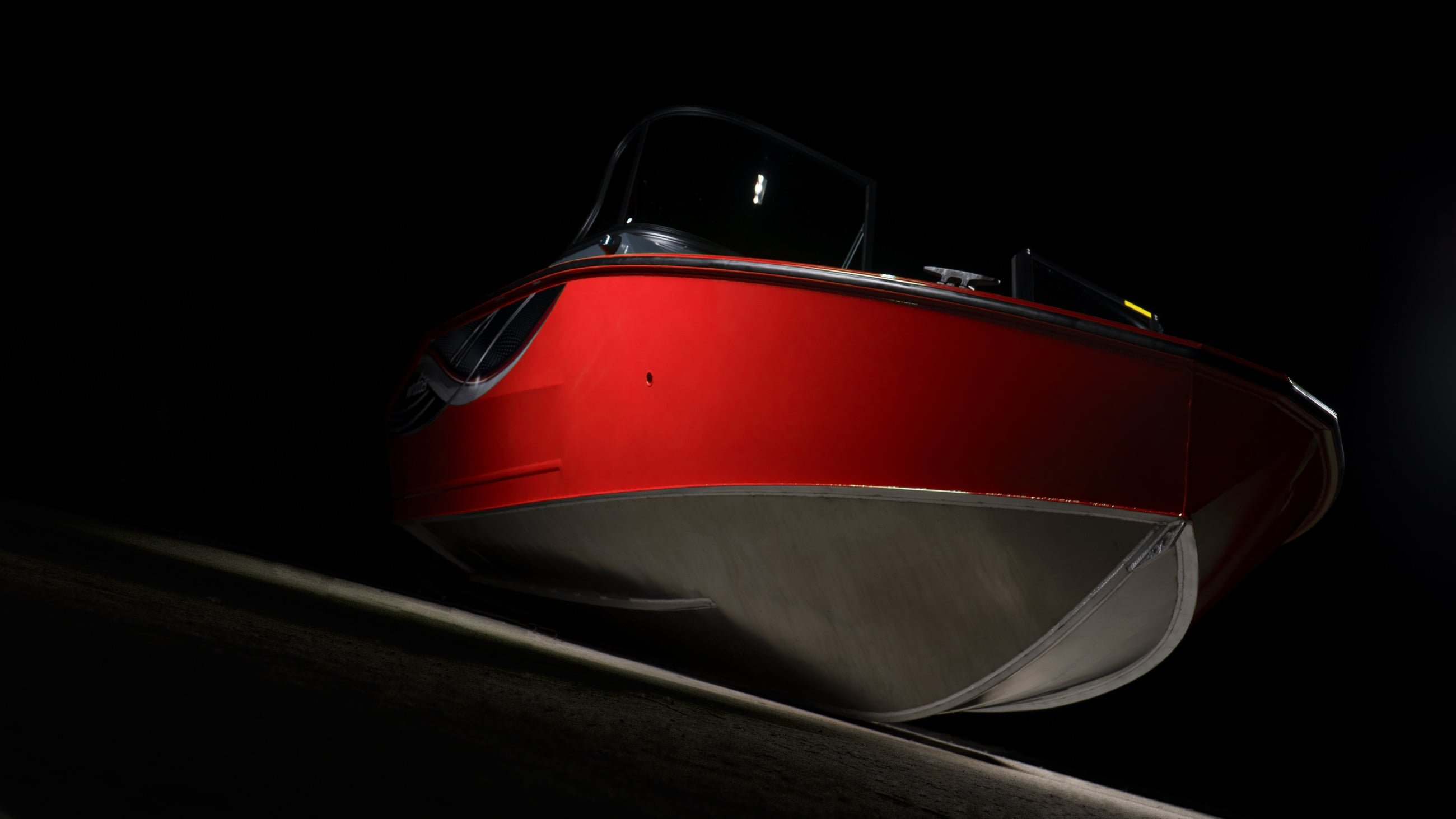 Windboat 4.6 DC EvoFish — нос корпуса