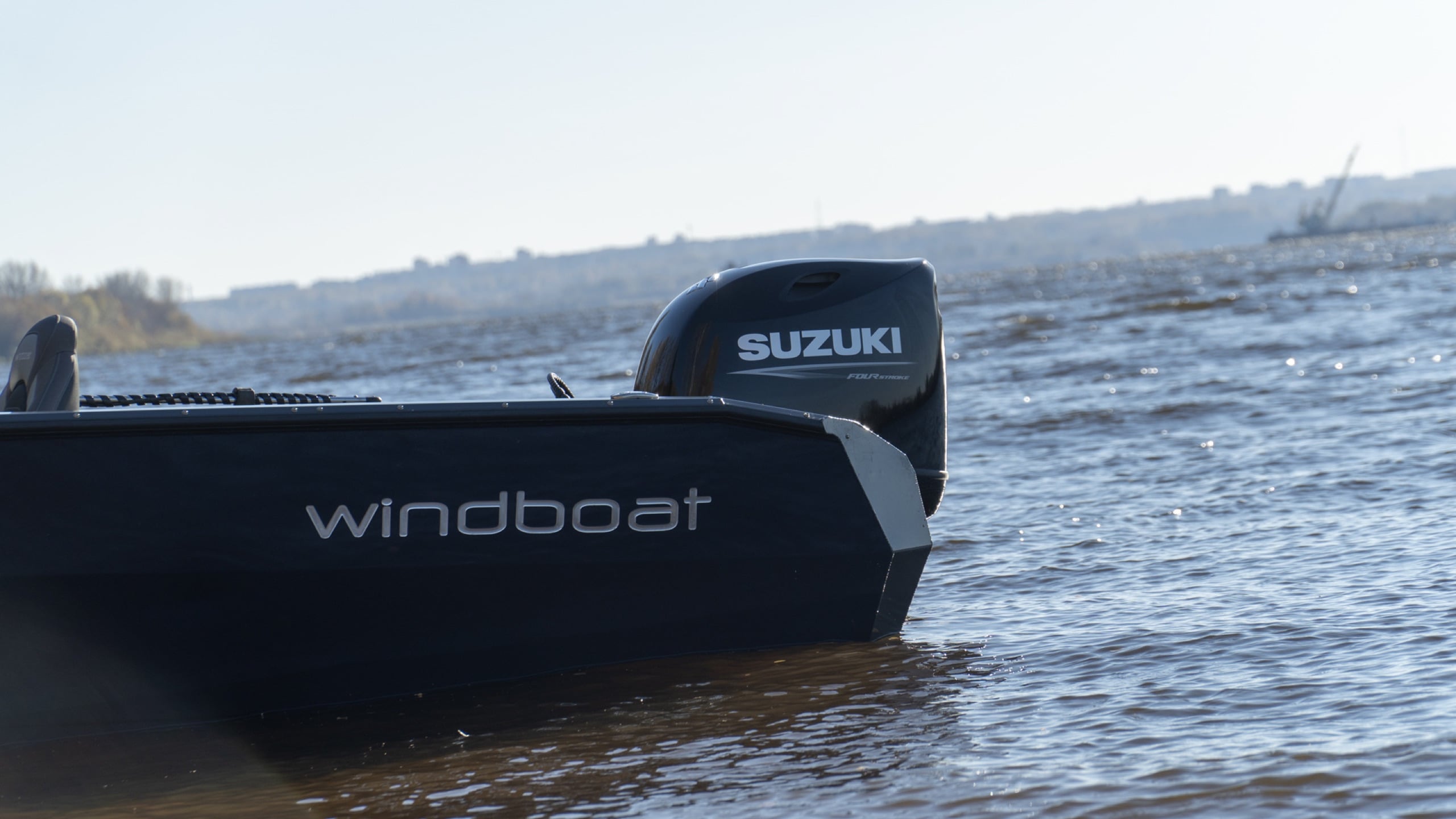 Windboat 5.0 EvoFish — мотор на ходу