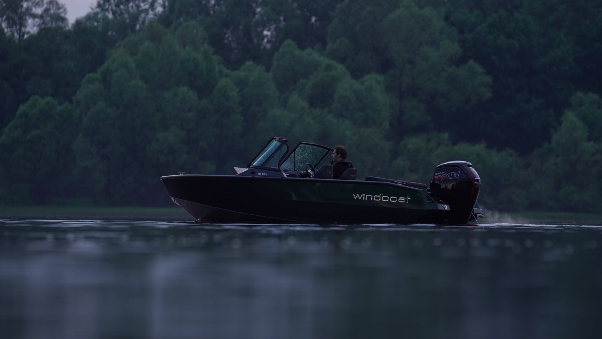 Windboat 4.9 DCX в движении