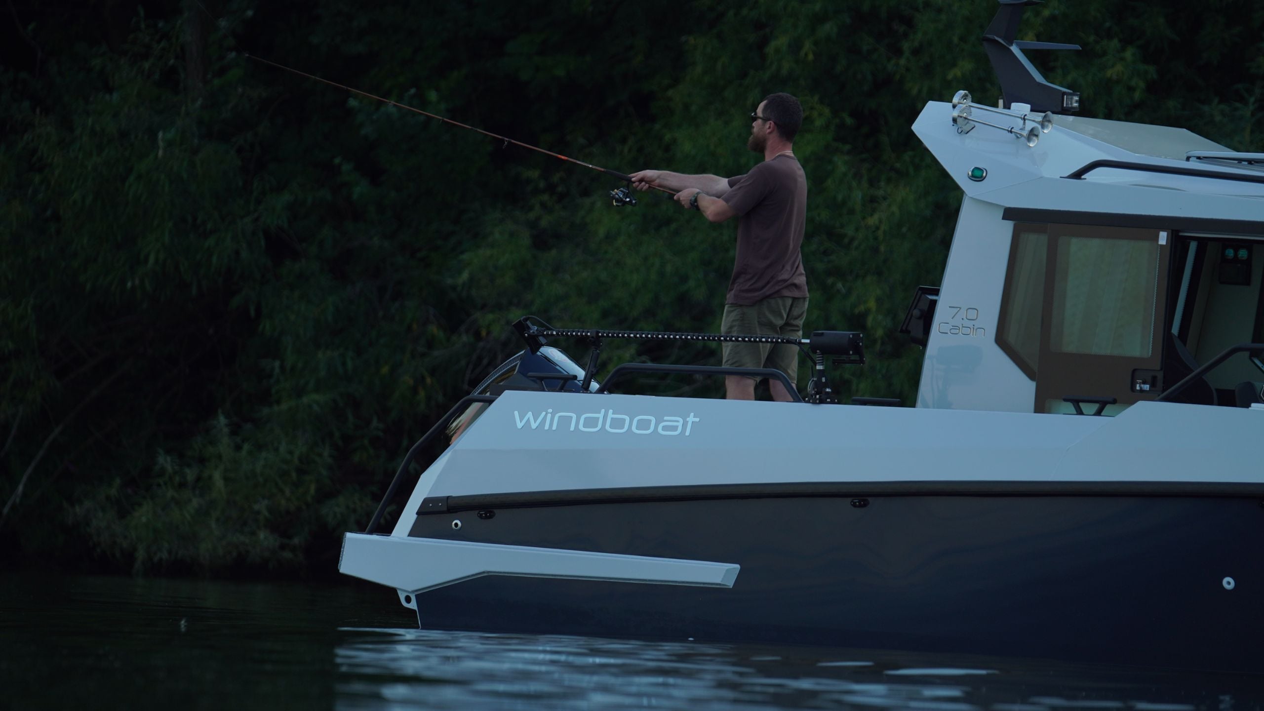 Windboat 7.0 Cabin — носовая палуба