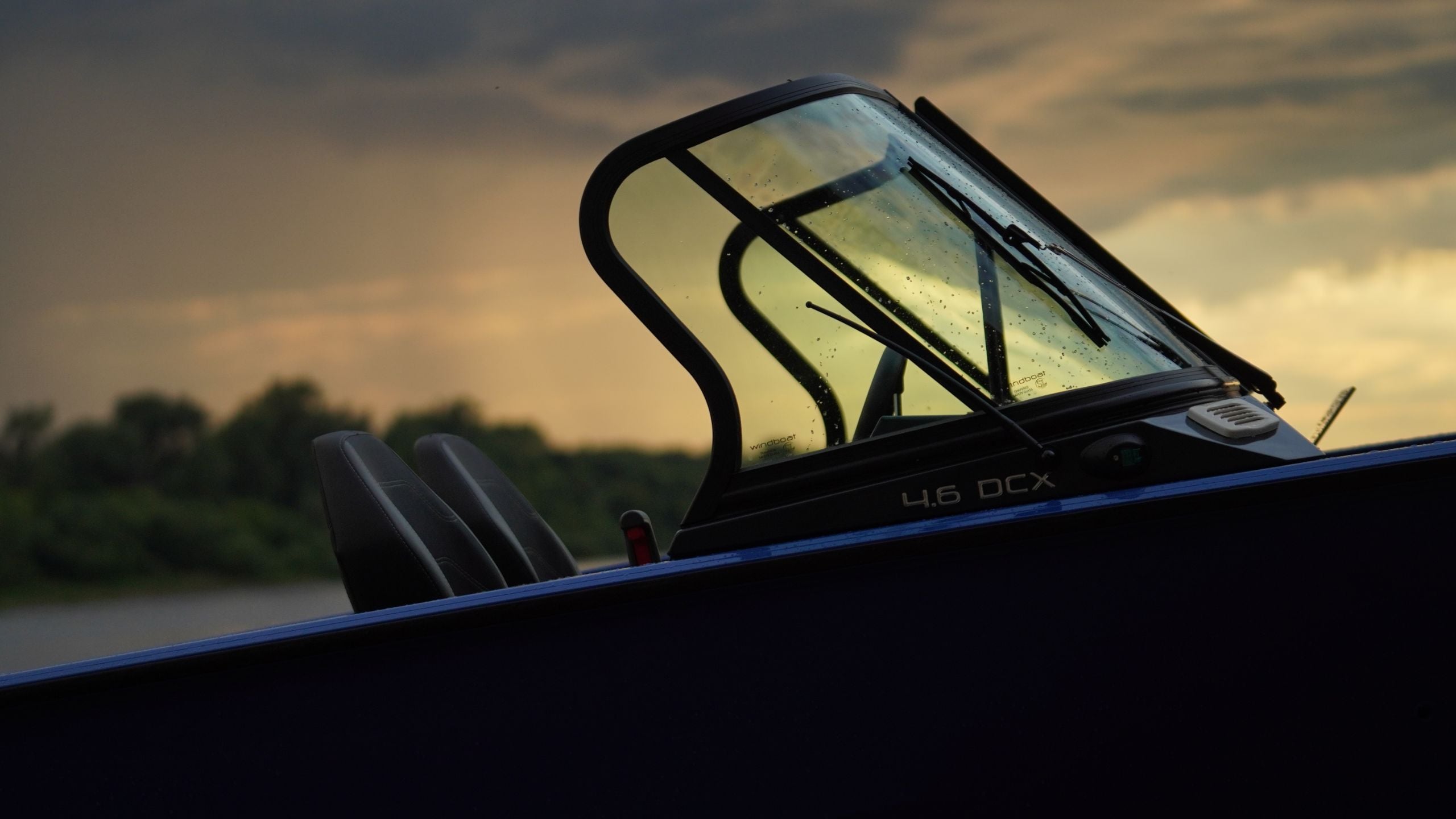 Windboat 4.6 DCX — скидка 10%